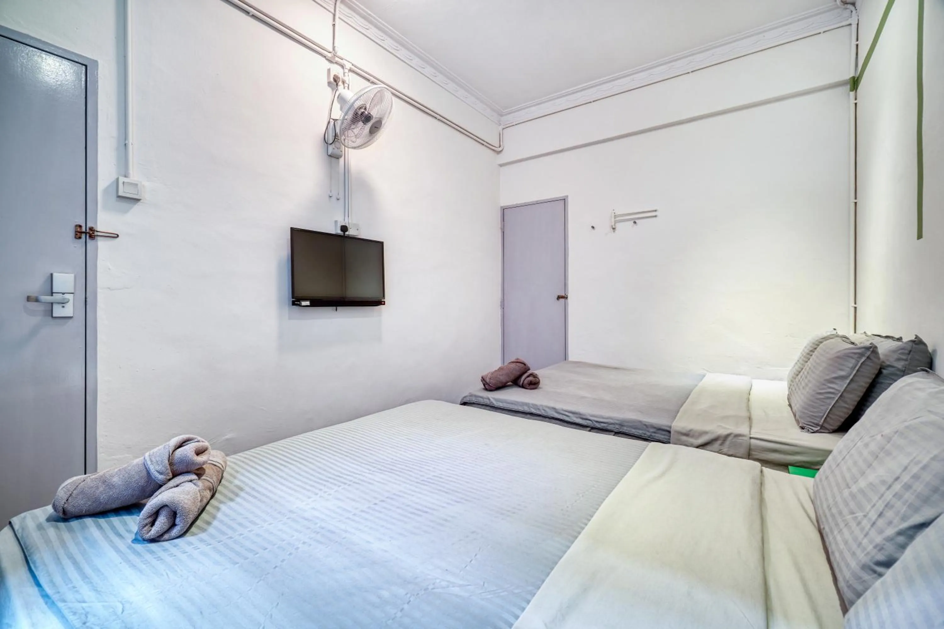 Bedroom, Bed in Parkland Express