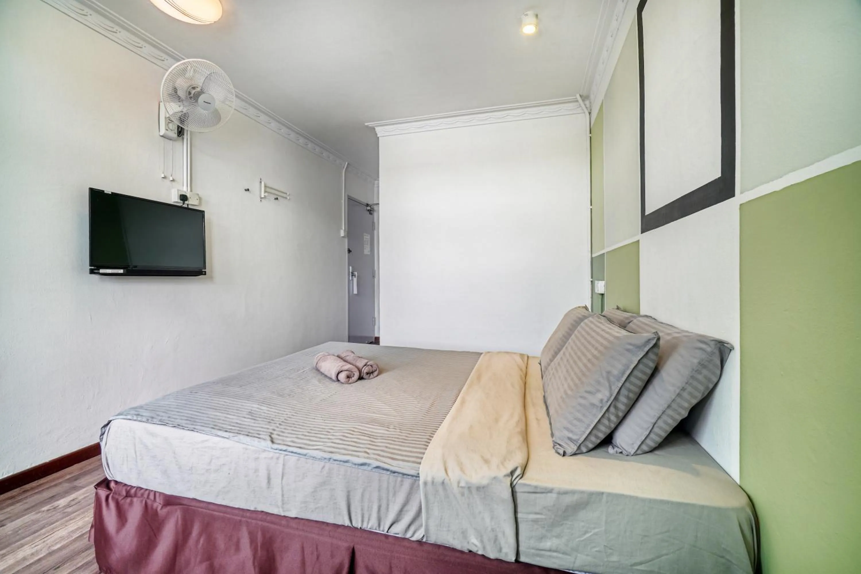 Bed in Parkland Express