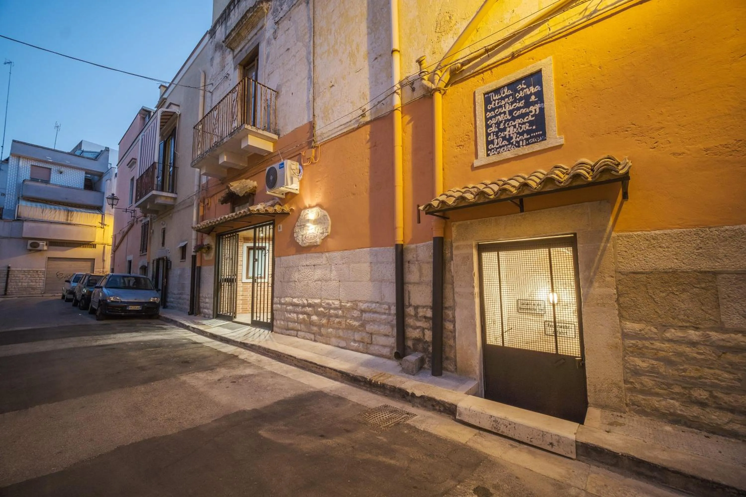 ROBERTO's Guest House