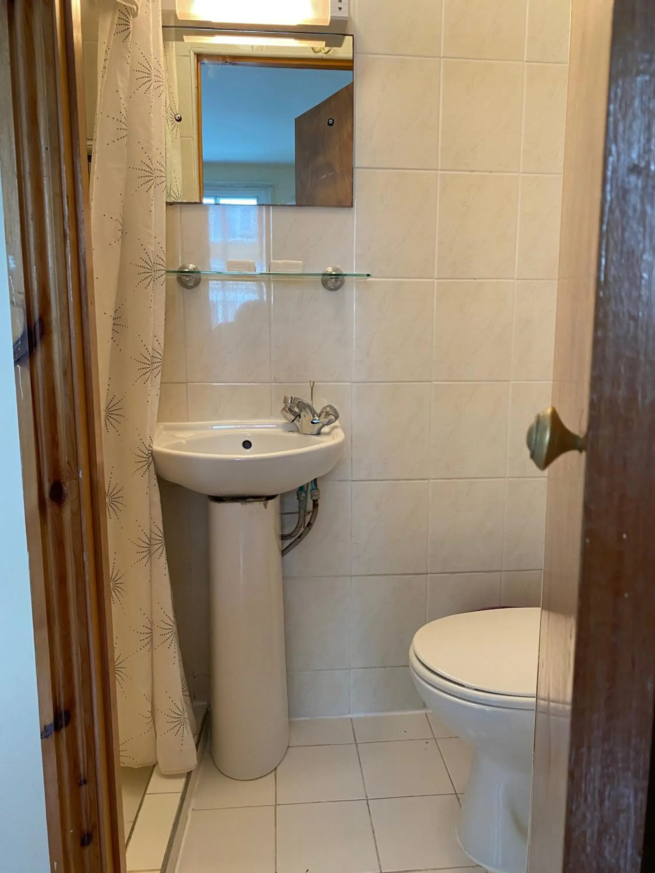 Bathroom in Seven Dials Hotel Annexe