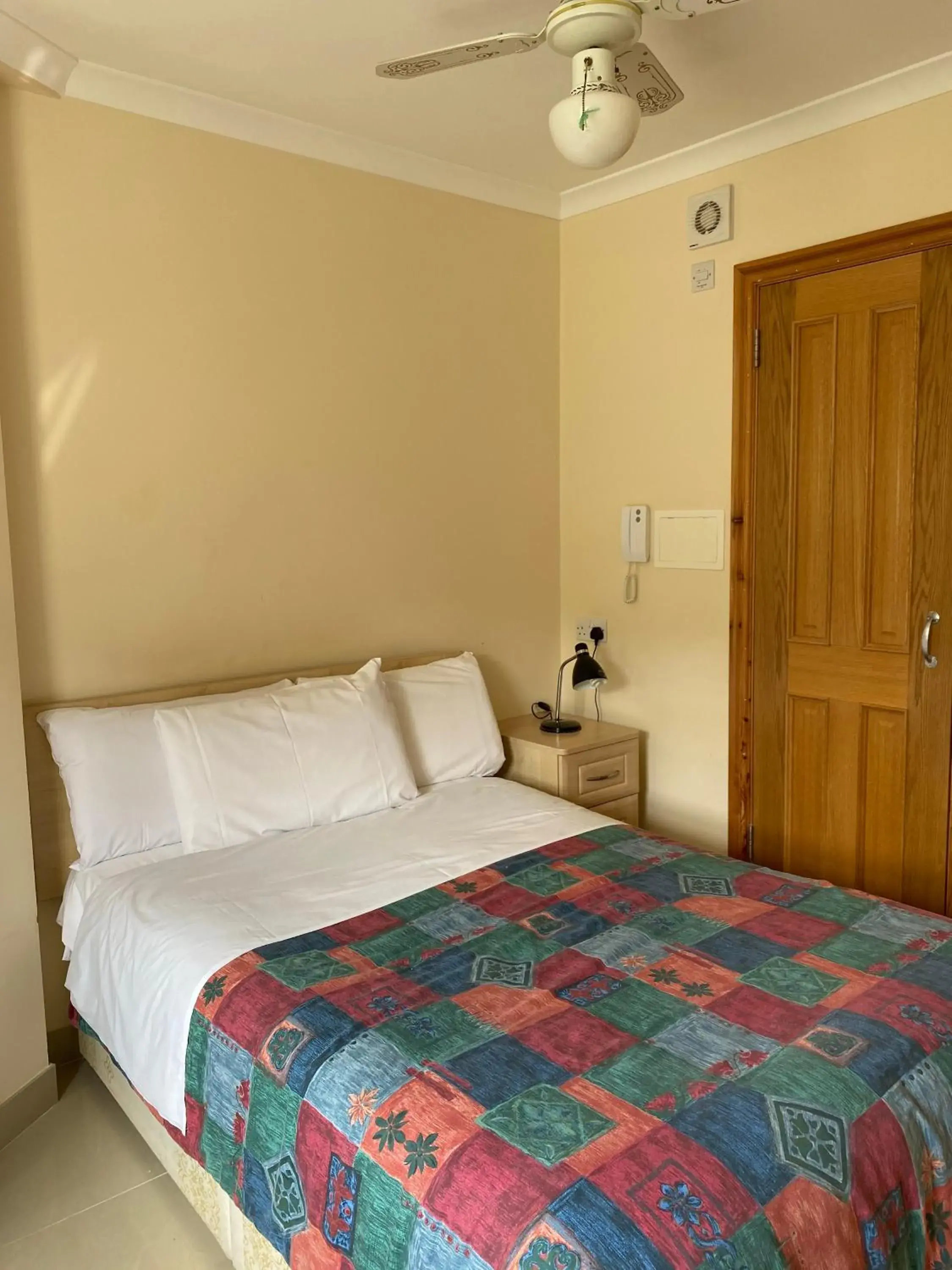 Bed in Seven Dials Hotel Annexe