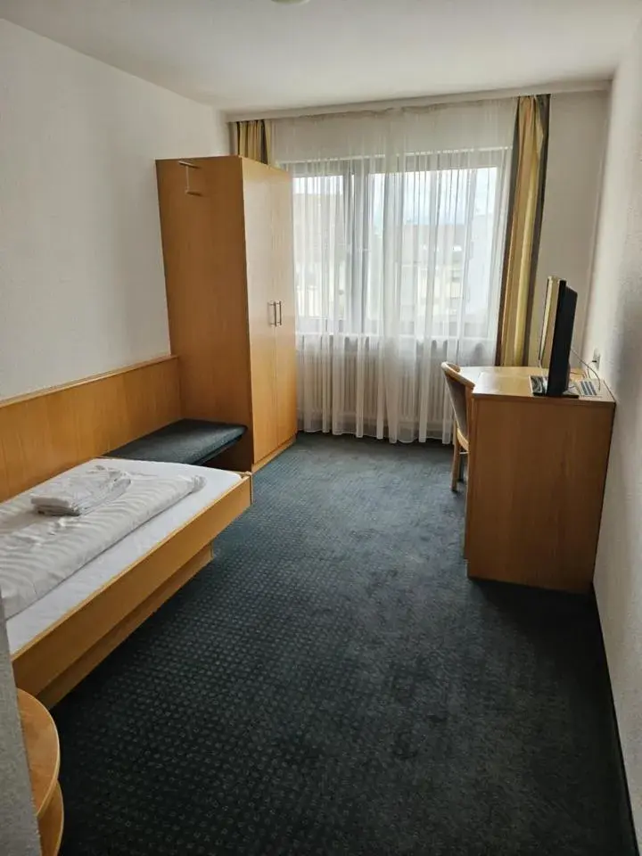 Single Room in Hotel Mautner Airport und Messehotel Single Room in Hotel Mautner Airport und Messehotel