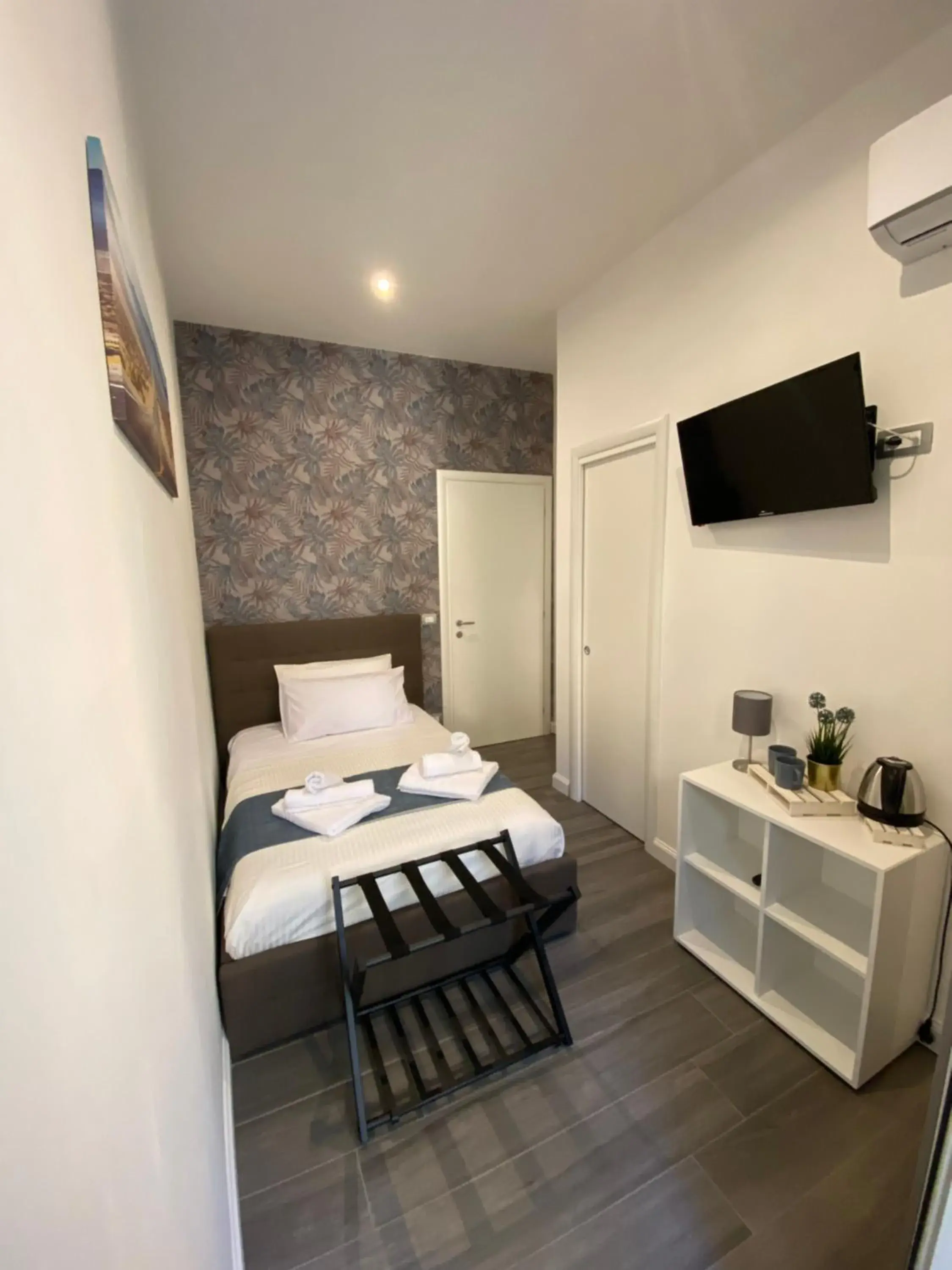Double Room with French Bed and Balcony in 4 Vatican Rooms Double Room with French Bed and Balcony in 4 Vatican Rooms