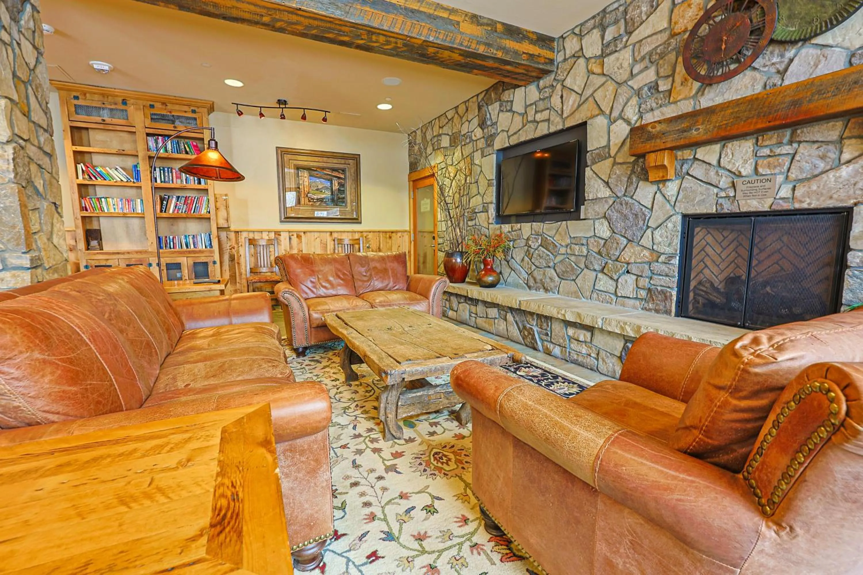 Communal lounge/ TV room in Black Bear 2 Bed 2 Bath BBCS