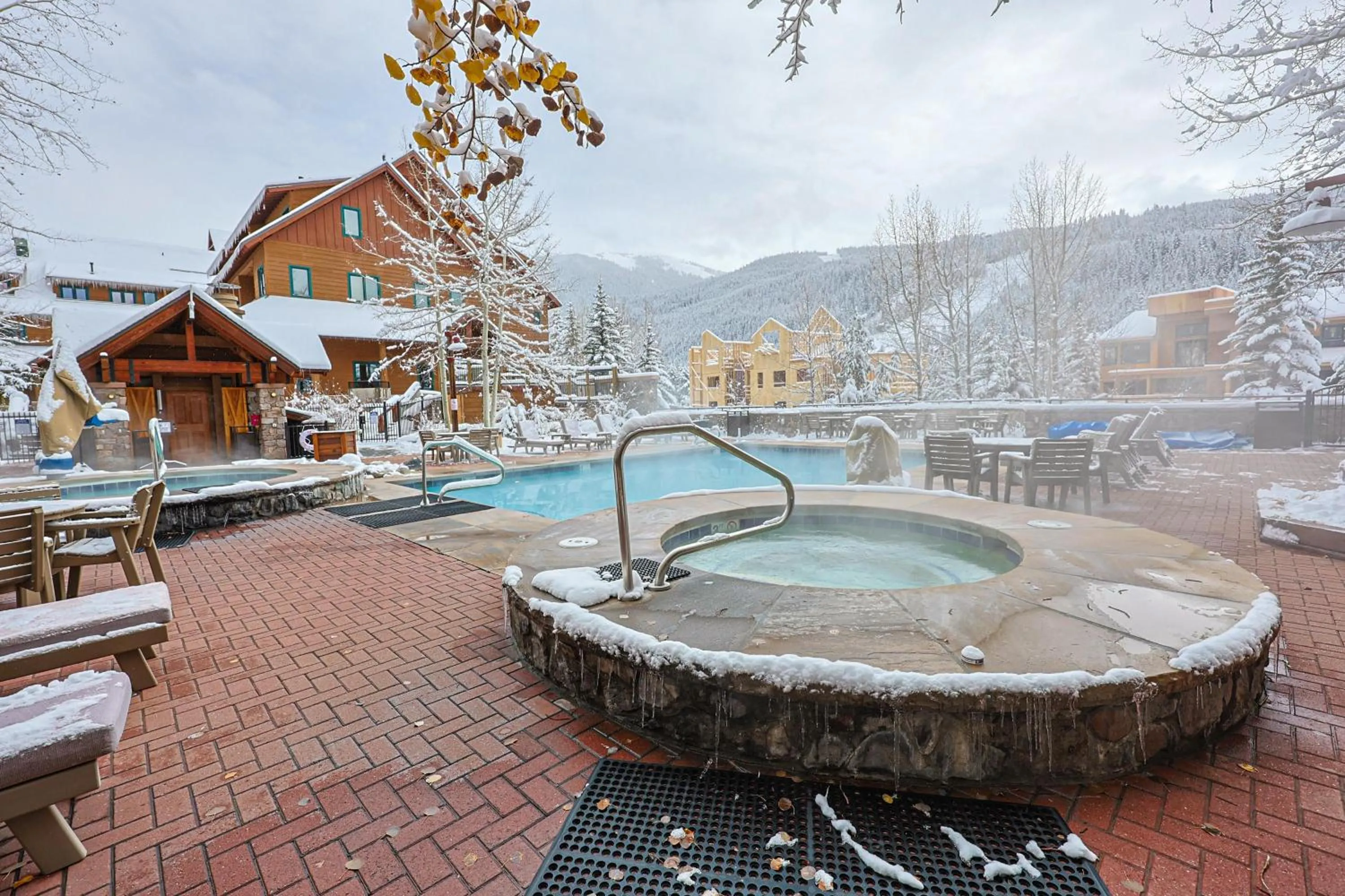Hot Tub in Black Bear 2 Bed 2 Bath BBCS