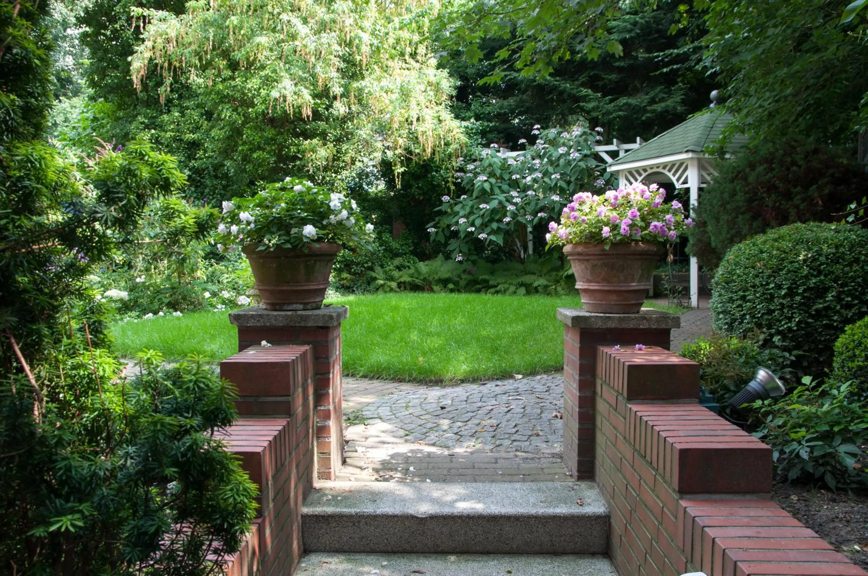 Garden in von Deska Townhouses - Ivy House