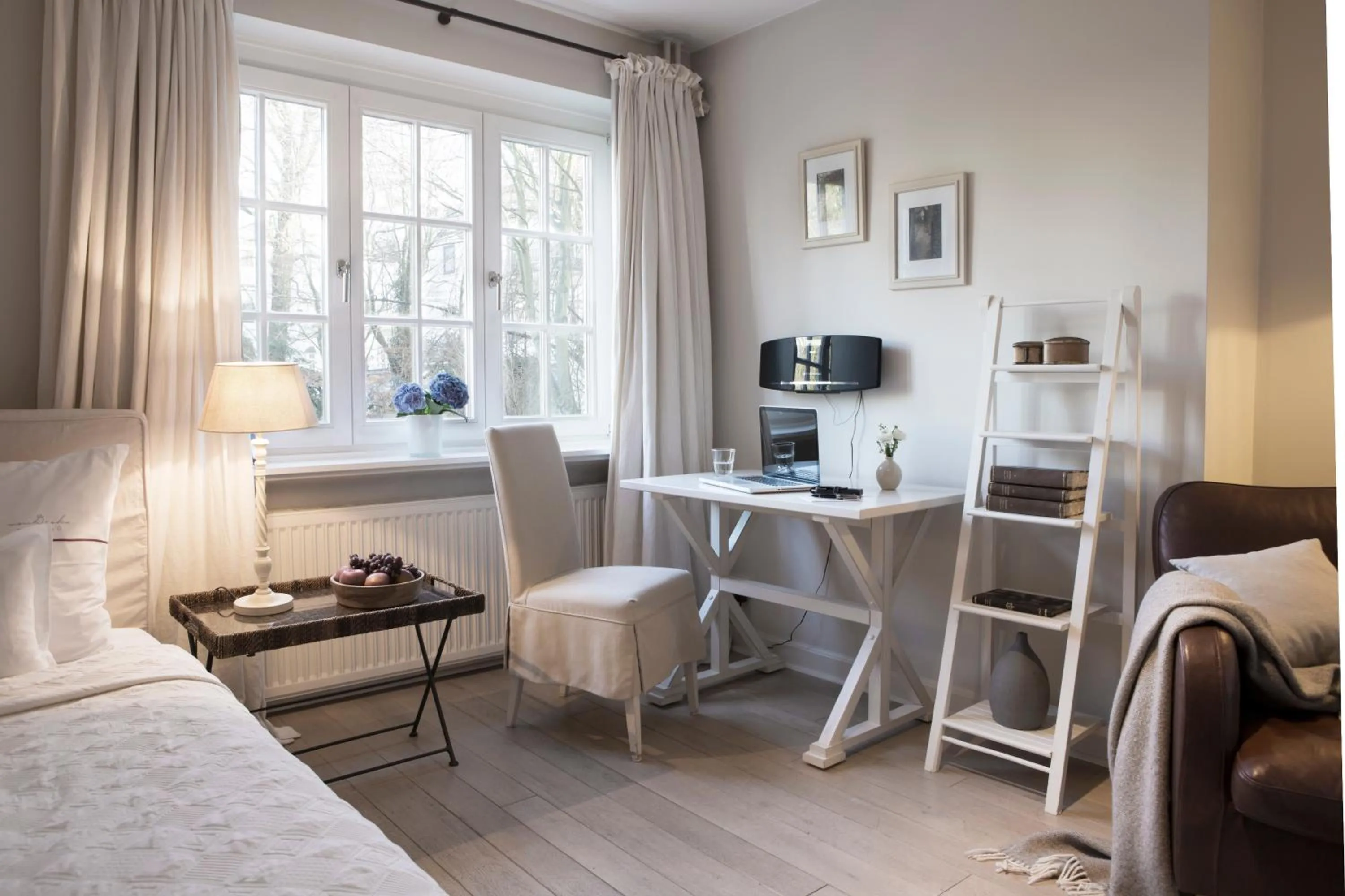 Photo of the whole room, Bed in von Deska Townhouses - Ivy House