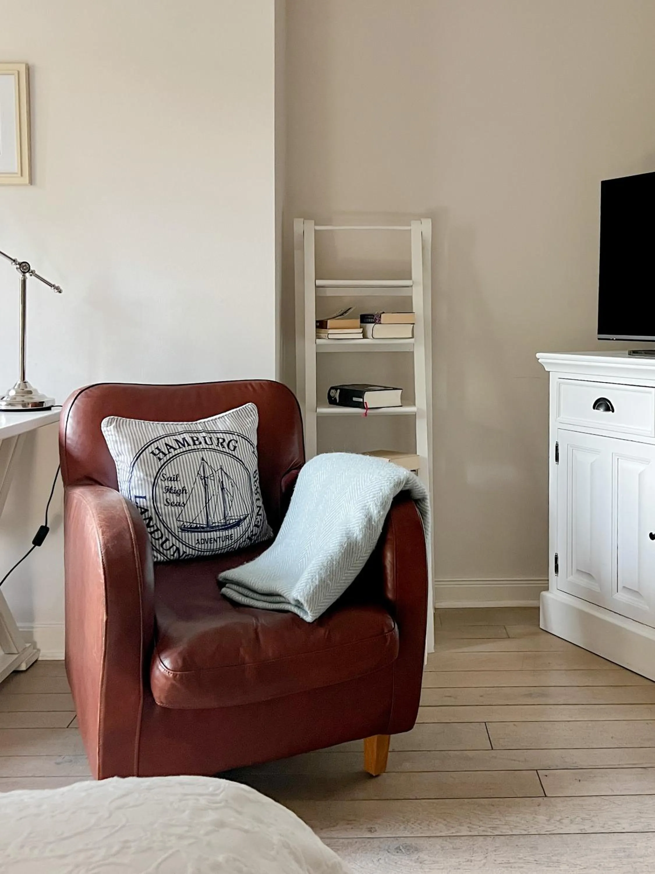 TV and multimedia in von Deska Townhouses - Ivy House