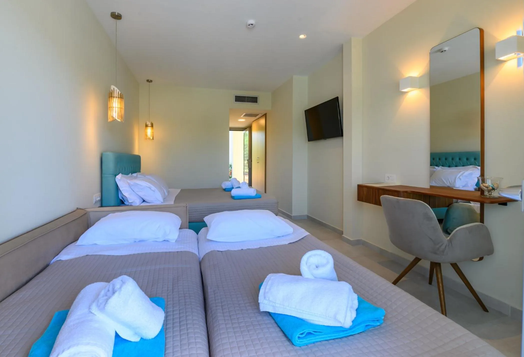 Photo of the whole room, Bed in Alonaki Resort