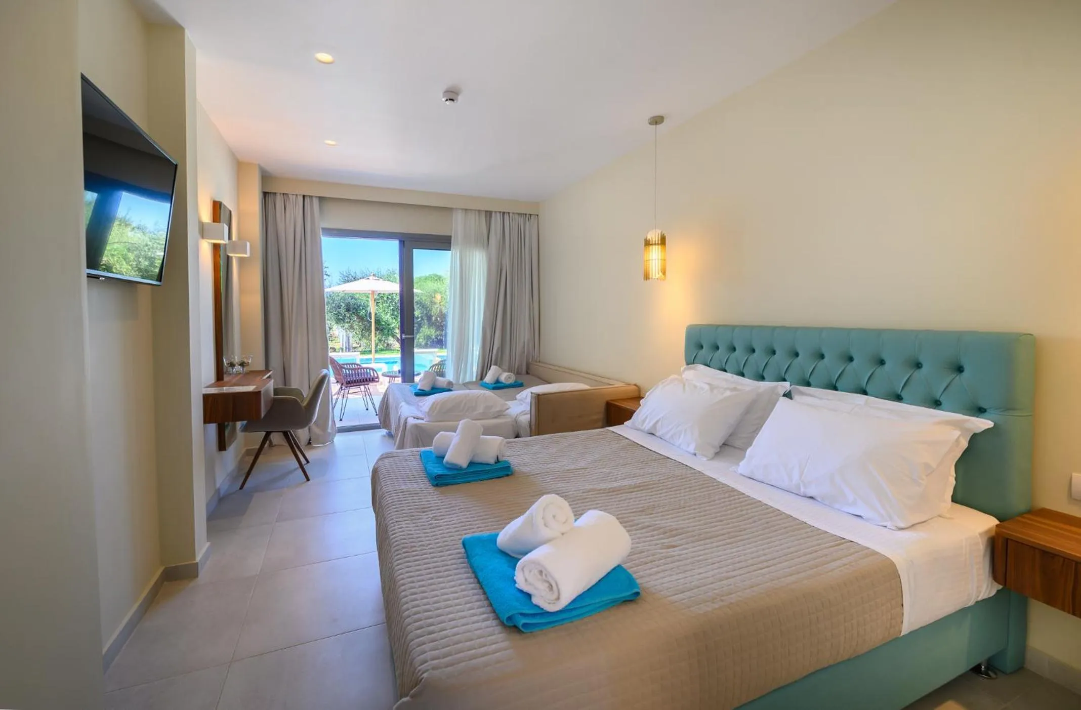 Photo of the whole room, Bed in Alonaki Resort