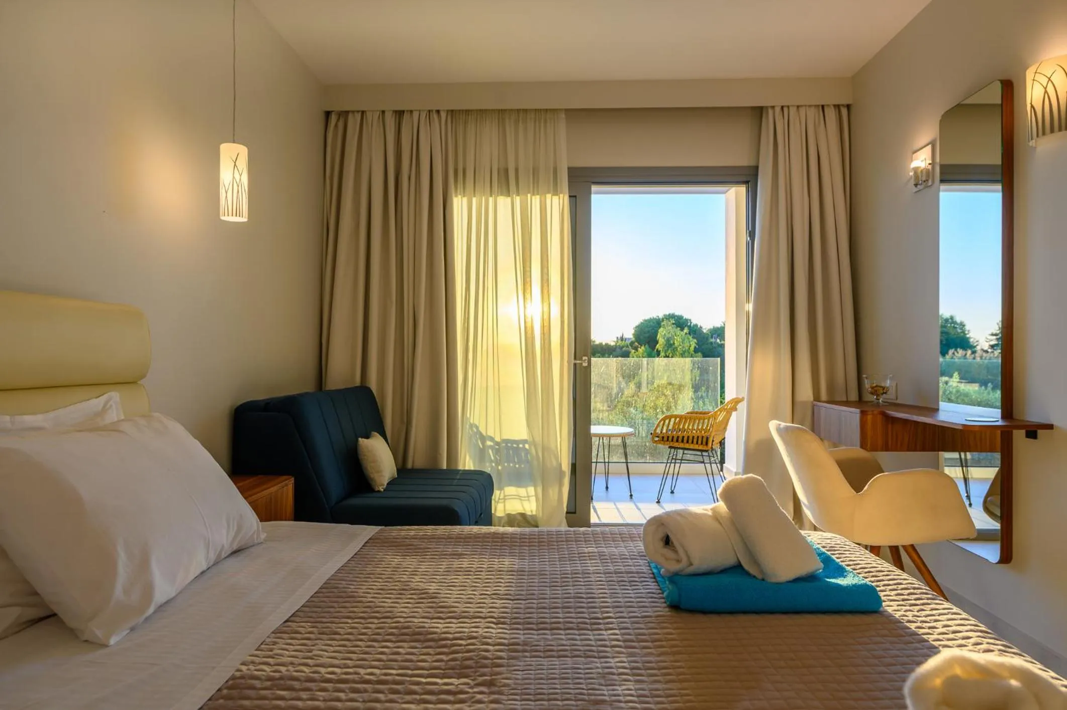 Photo of the whole room, Bed in Alonaki Resort