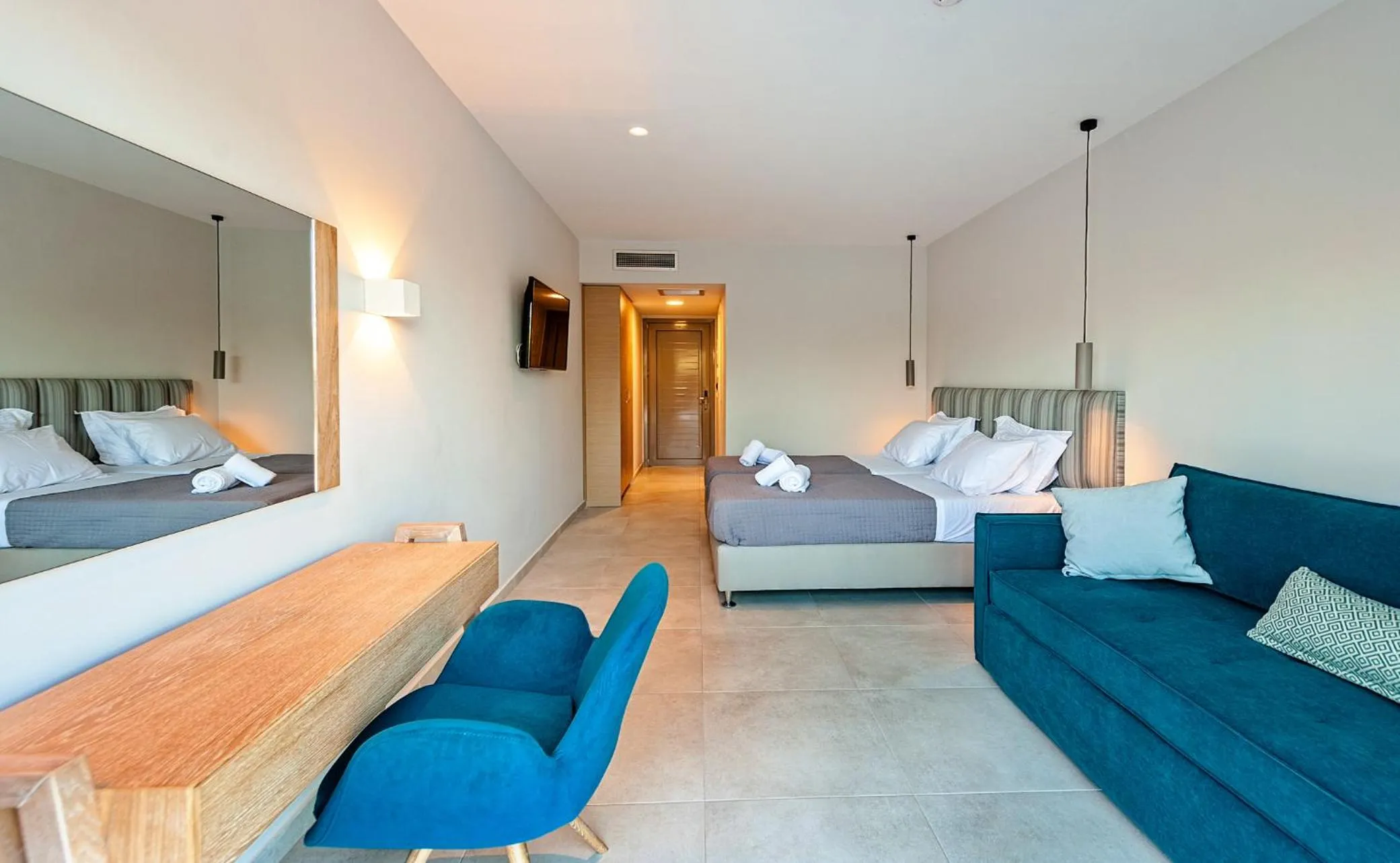 Photo of the whole room, Bed in Alonaki Resort