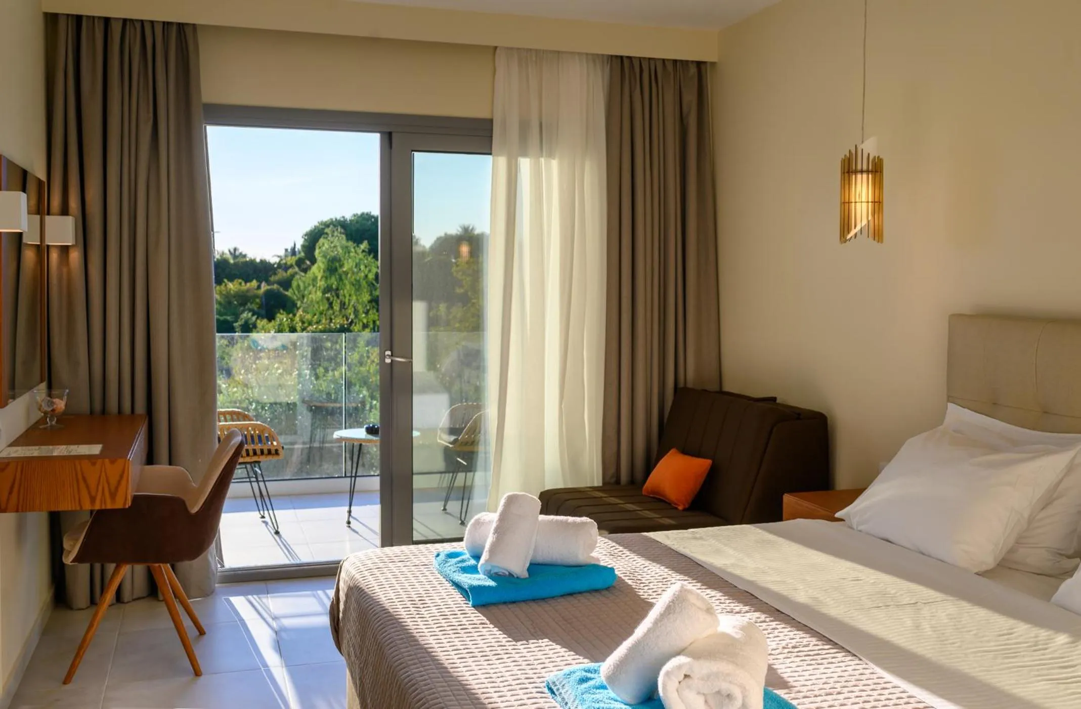 Photo of the whole room, Bed in Alonaki Resort