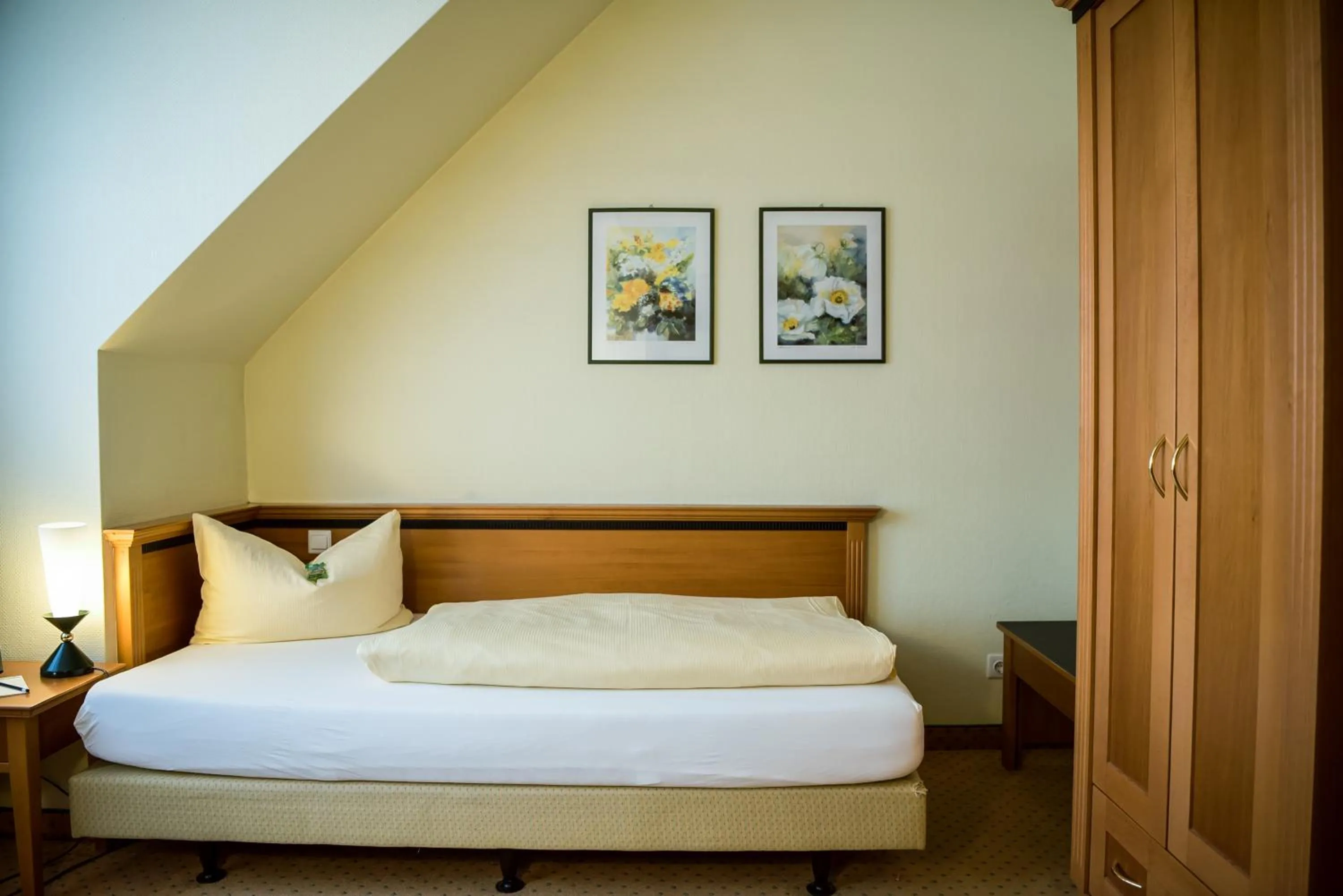 Photo of the whole room, Bed in Ringhotel Dreiländereck Zittau