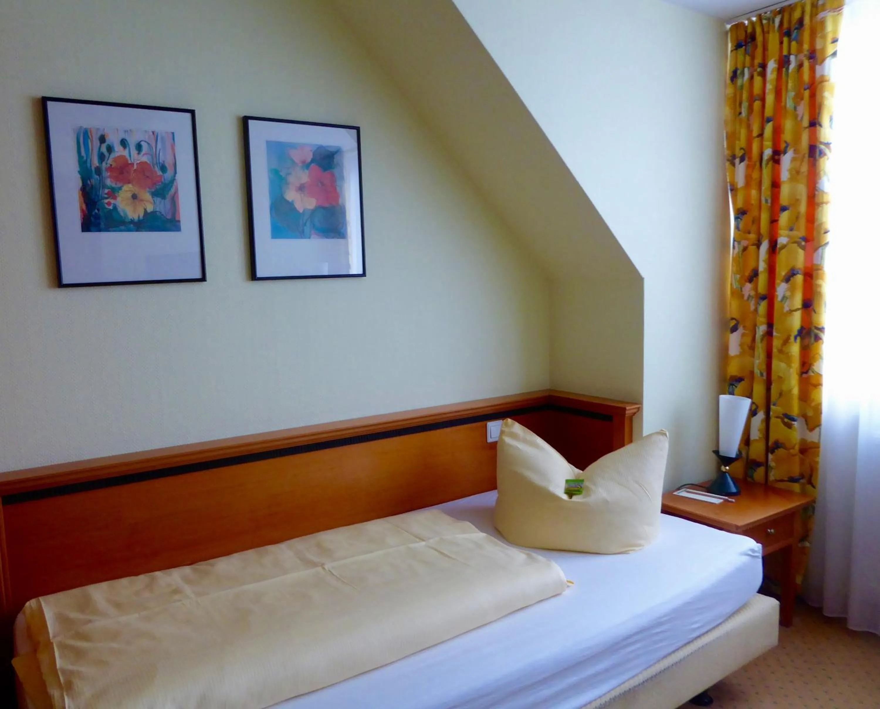Photo of the whole room, Bed in Ringhotel Dreiländereck Zittau