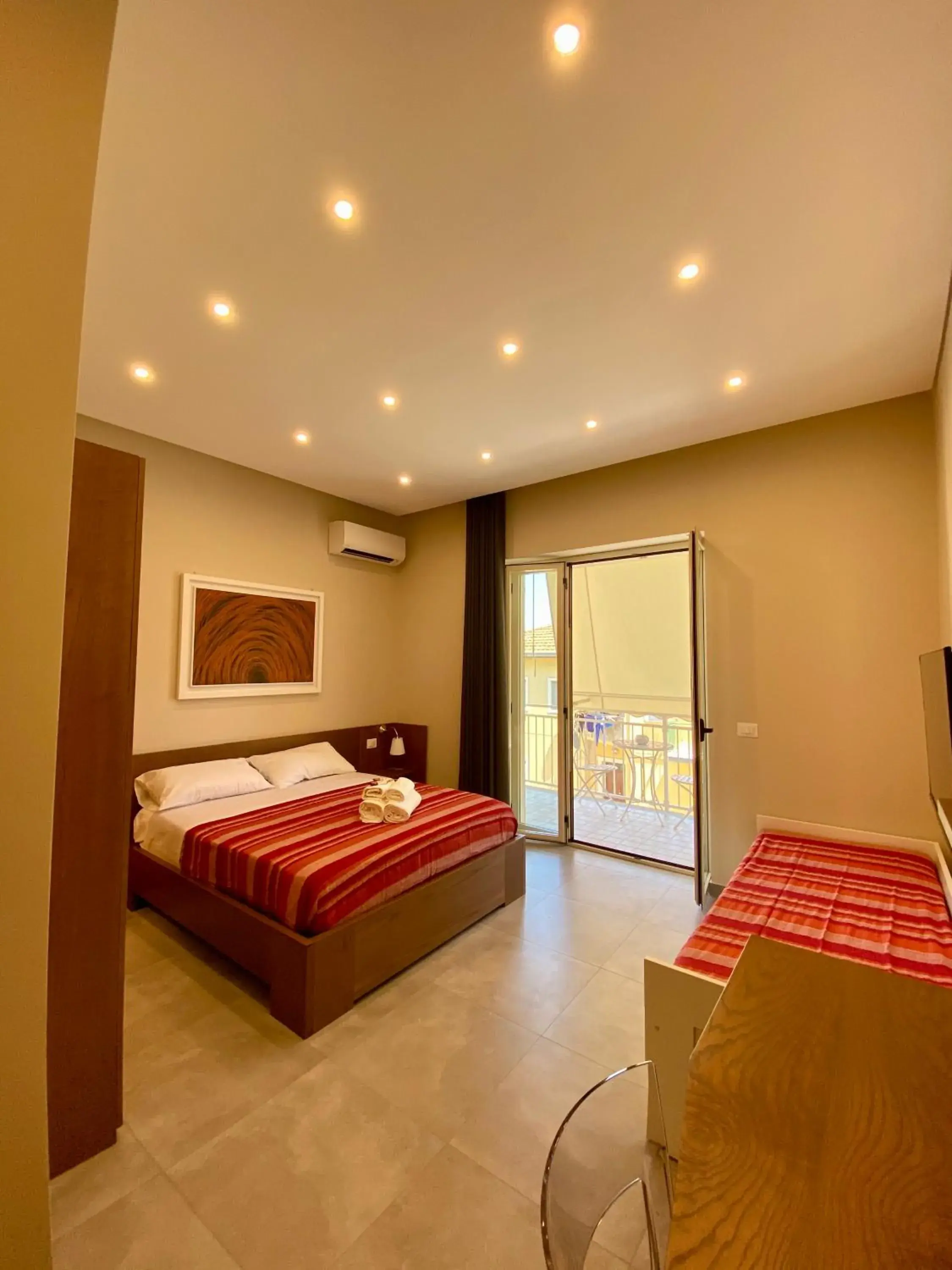 Triple Room with Private Bathroom - single occupancy in B&B Don Savè Triple Room with Private Bathroom - single occupancy in B&B Don Savè