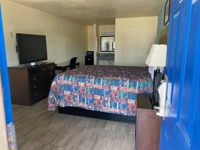 Bed in Texas Inn Seguin