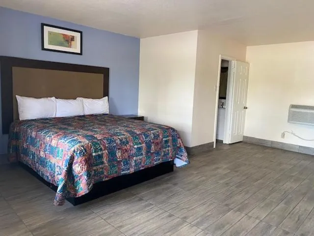 Bed in Texas Inn Seguin