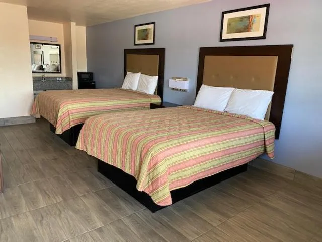 Bed in Texas Inn Seguin