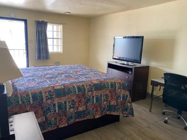 Bed in Texas Inn Seguin