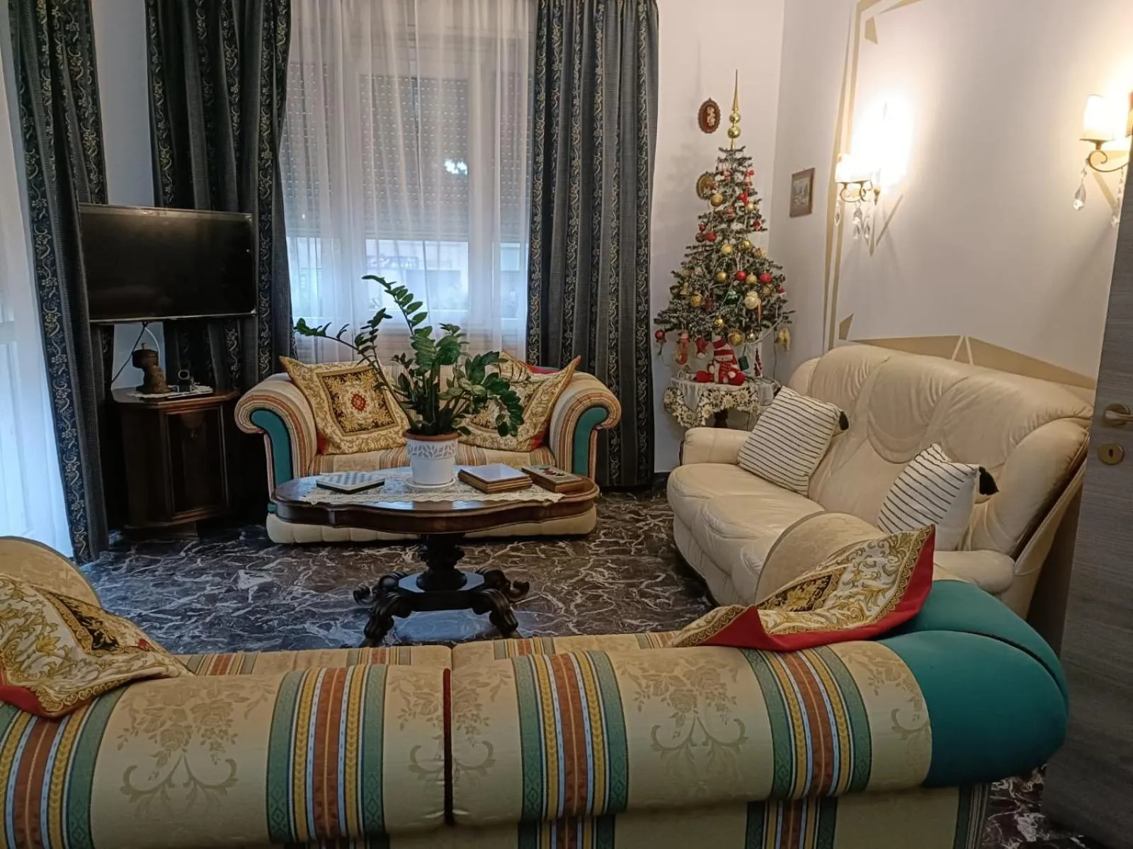 Seating area in Domus Cesena