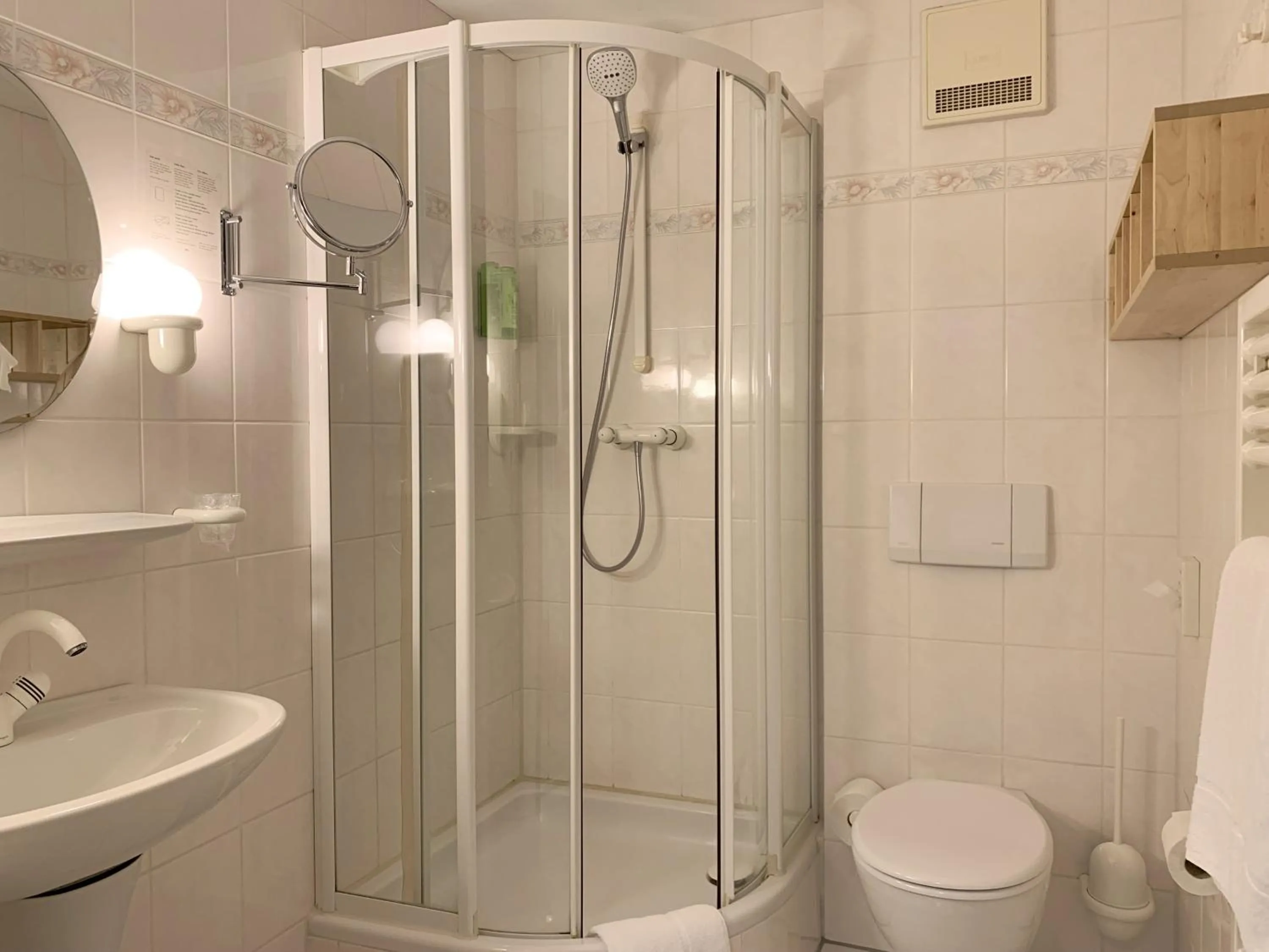 Bathroom in Landhotel Untere Kapfenhardter Mühle