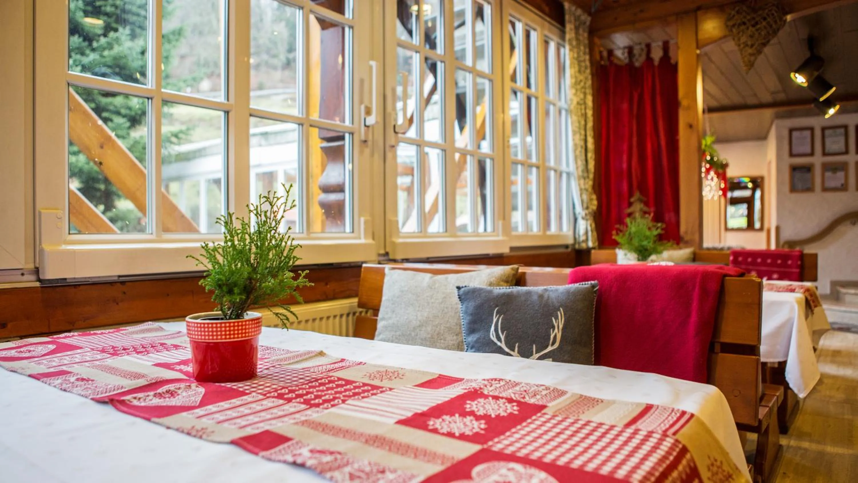 Restaurant/places to eat in Landhotel Untere Kapfenhardter Mühle