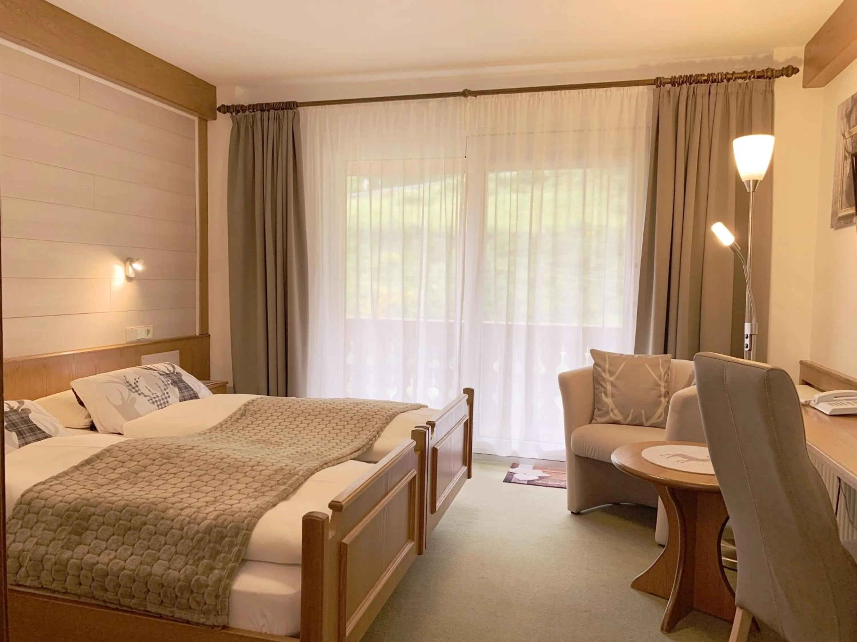 Photo of the whole room, Bed in Landhotel Untere Kapfenhardter Mühle