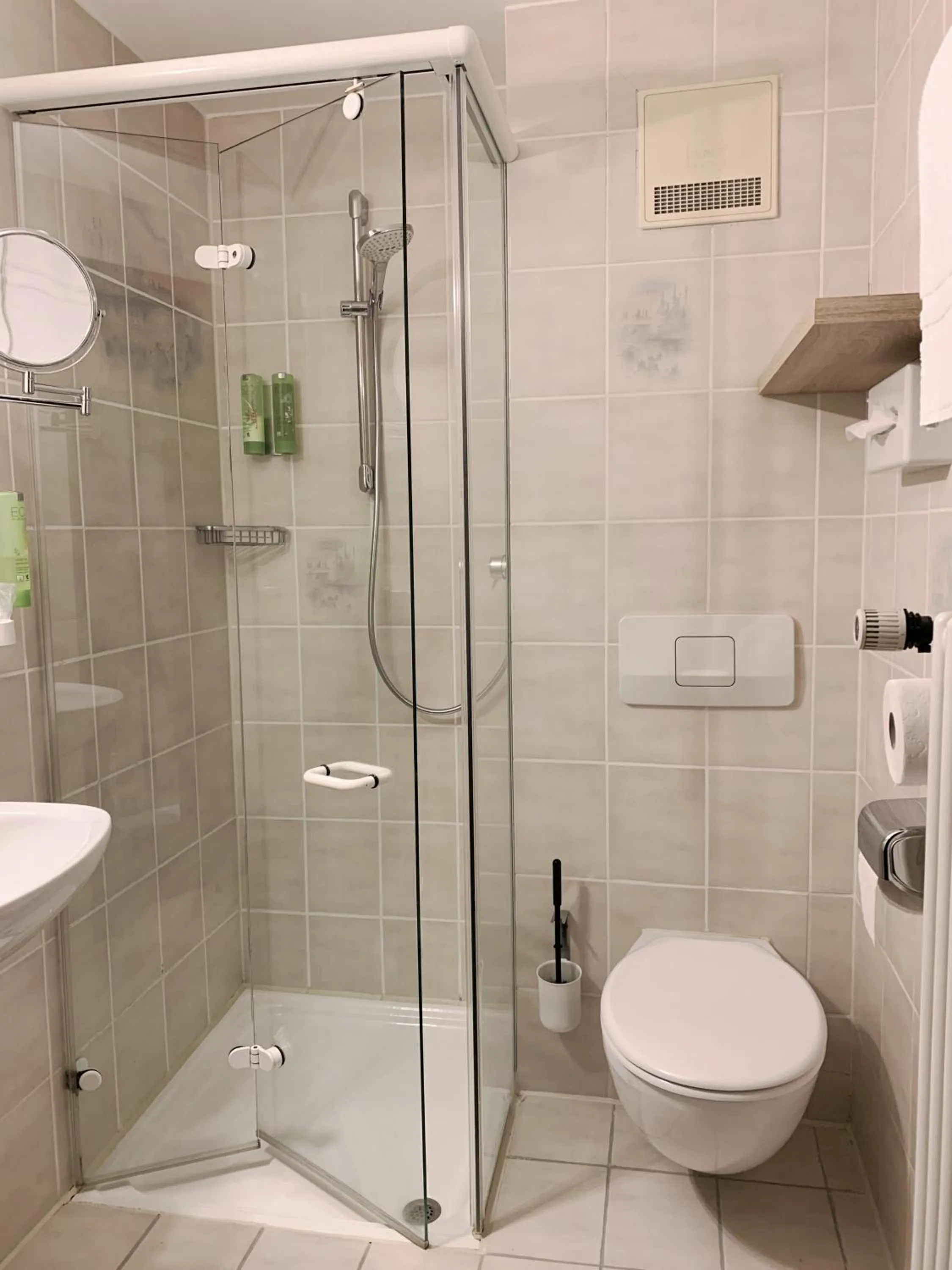 Bathroom in Landhotel Untere Kapfenhardter Mühle