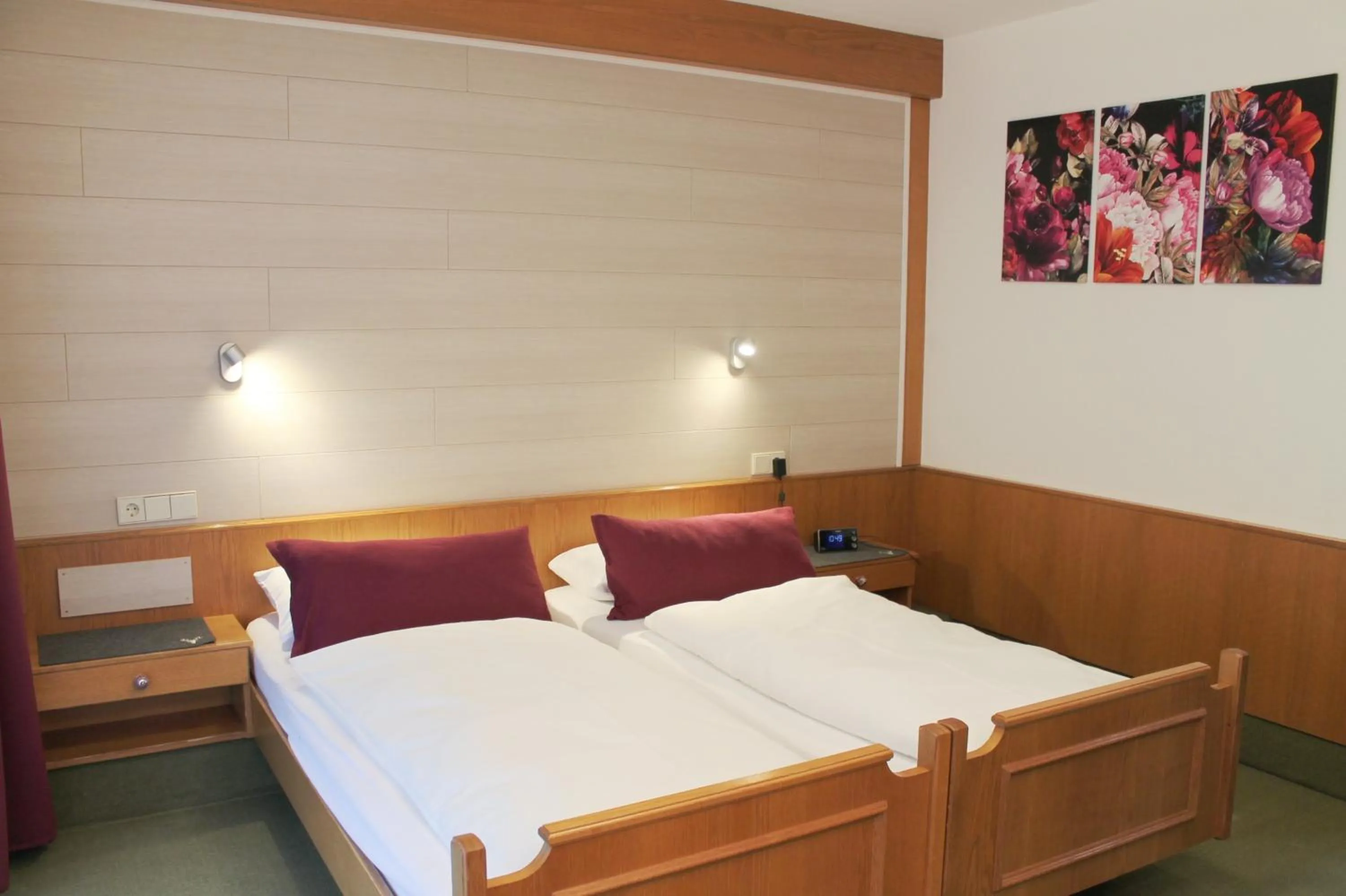 Photo of the whole room, Bed in Landhotel Untere Kapfenhardter Mühle