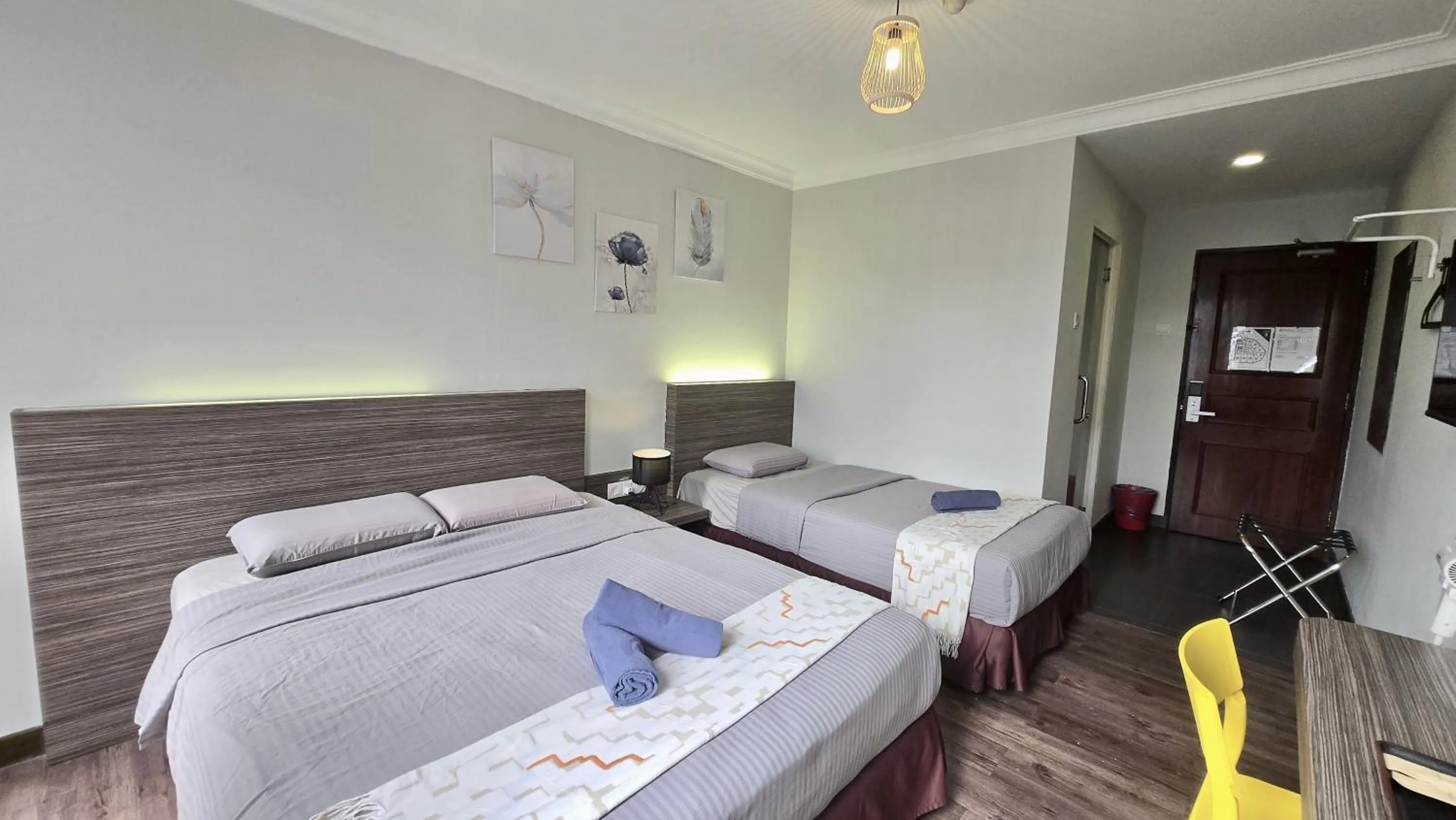 Bed in Parkland Hotel