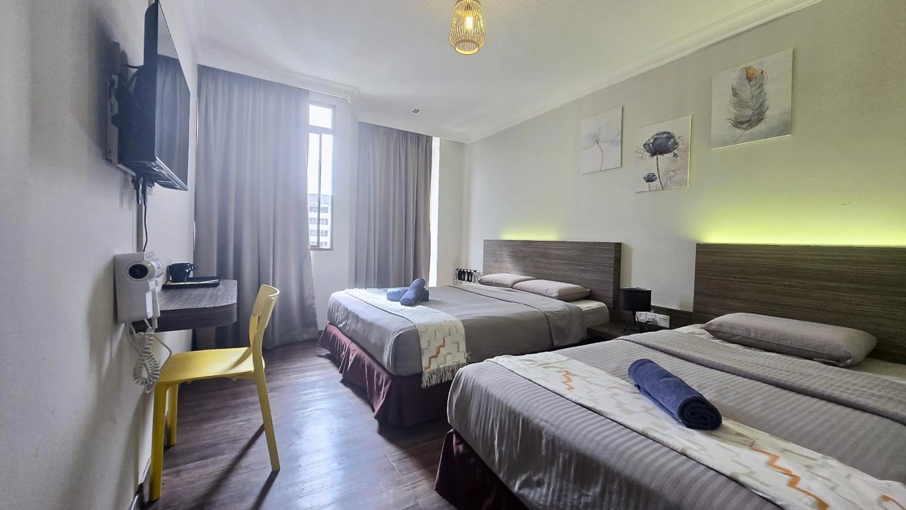 Bed in Parkland Hotel