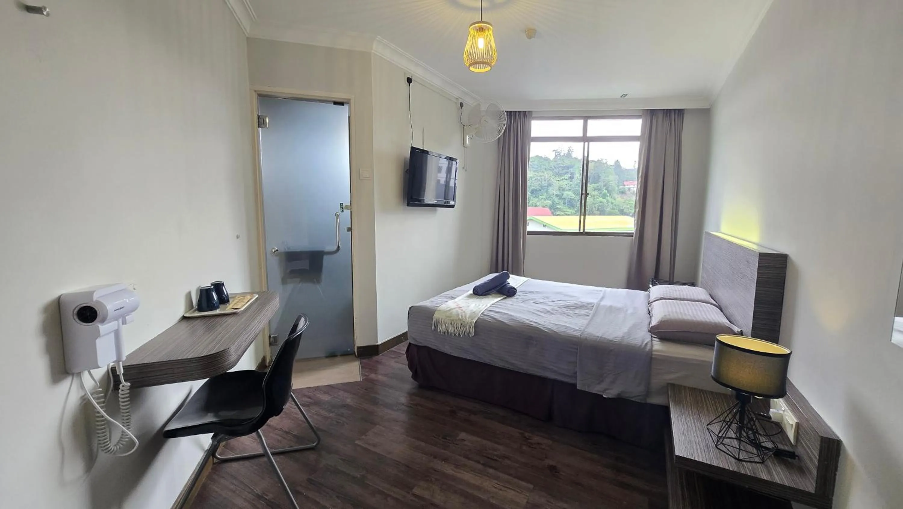 Bed in Parkland Hotel