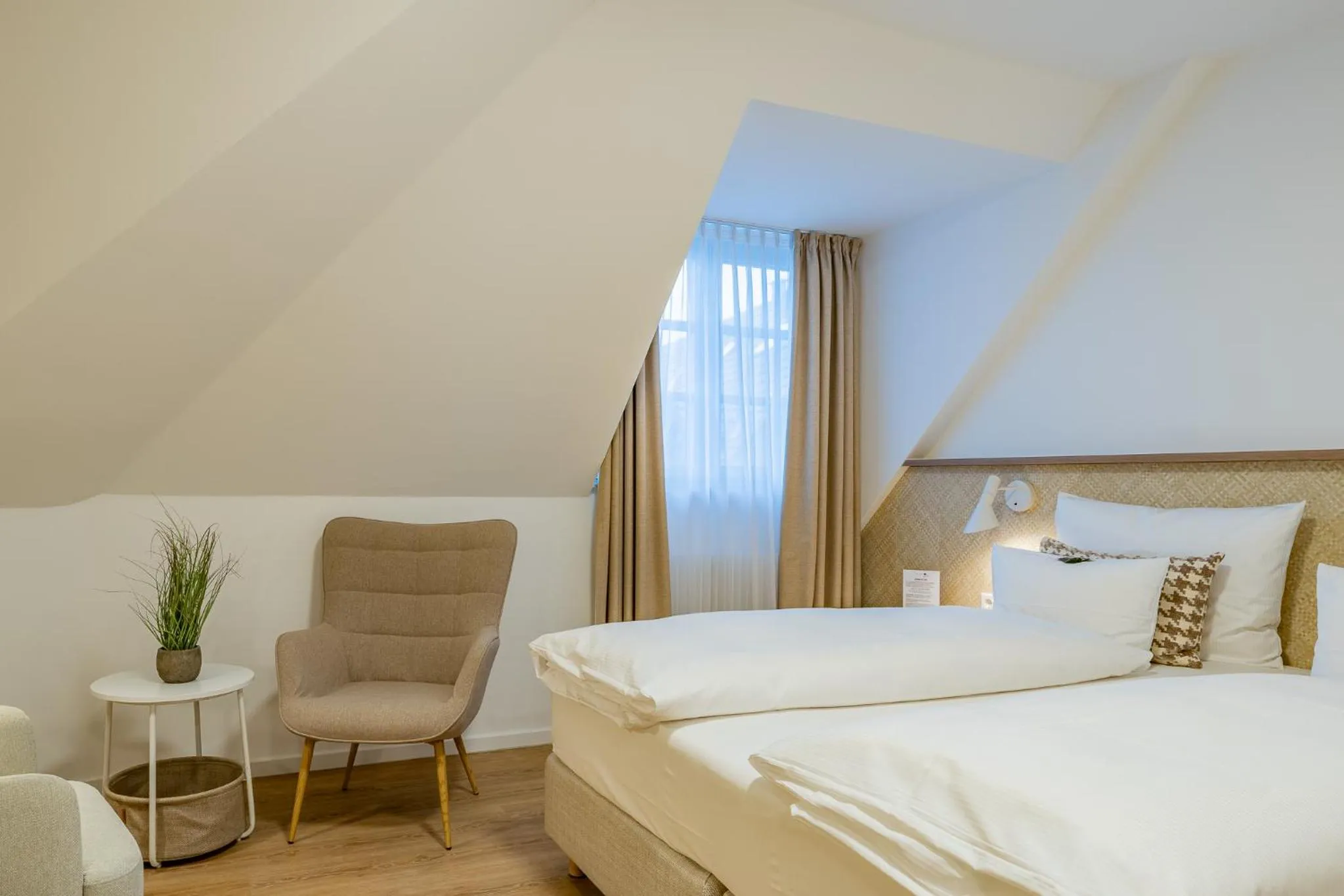 Photo of the whole room, Bed in Wellings Romantik Hotel zur Linde