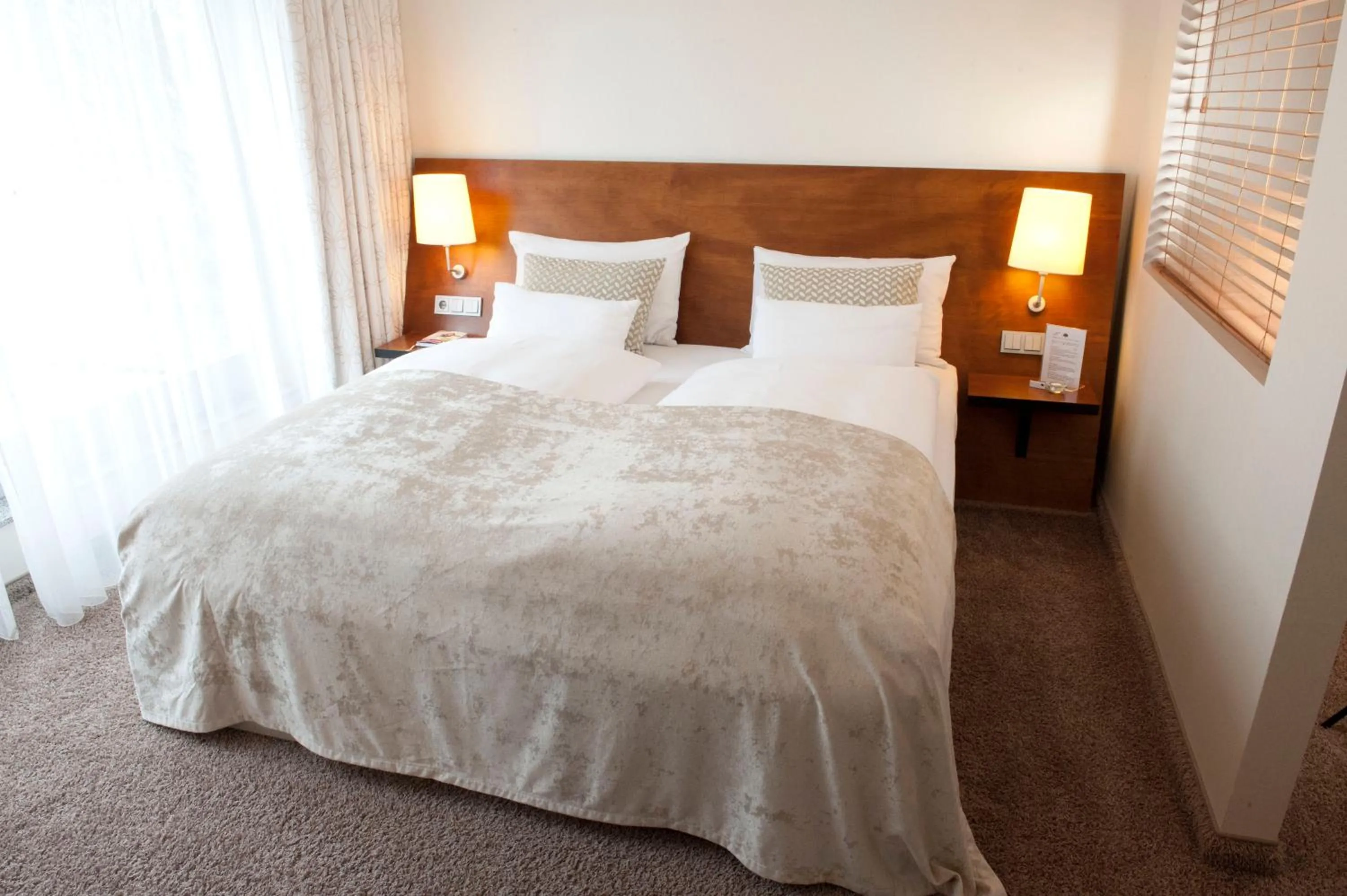 Bedroom, Bed in Wellings Romantik Hotel zur Linde