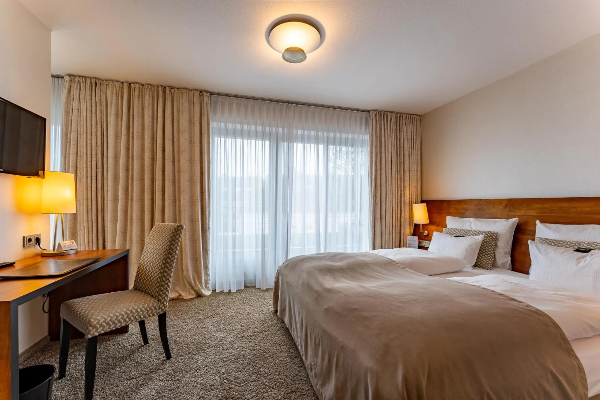 Bedroom, Bed in Wellings Romantik Hotel zur Linde