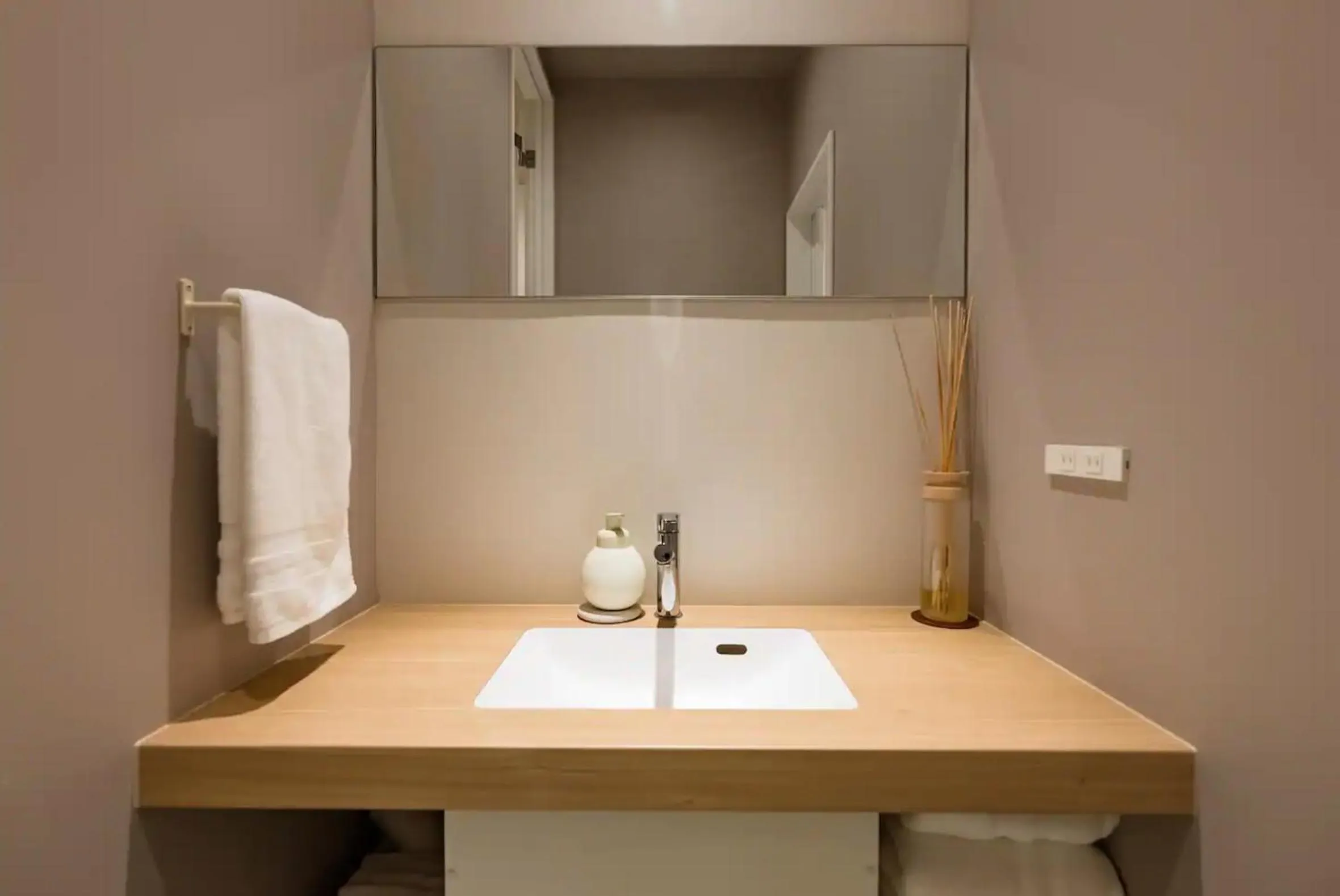 8b HOTEL -Osaka Nishikujo APARTMENT-