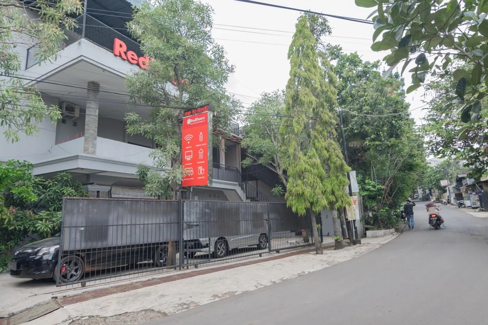 Property logo or sign in RedDoorz near Exit Toll Pasteur 4