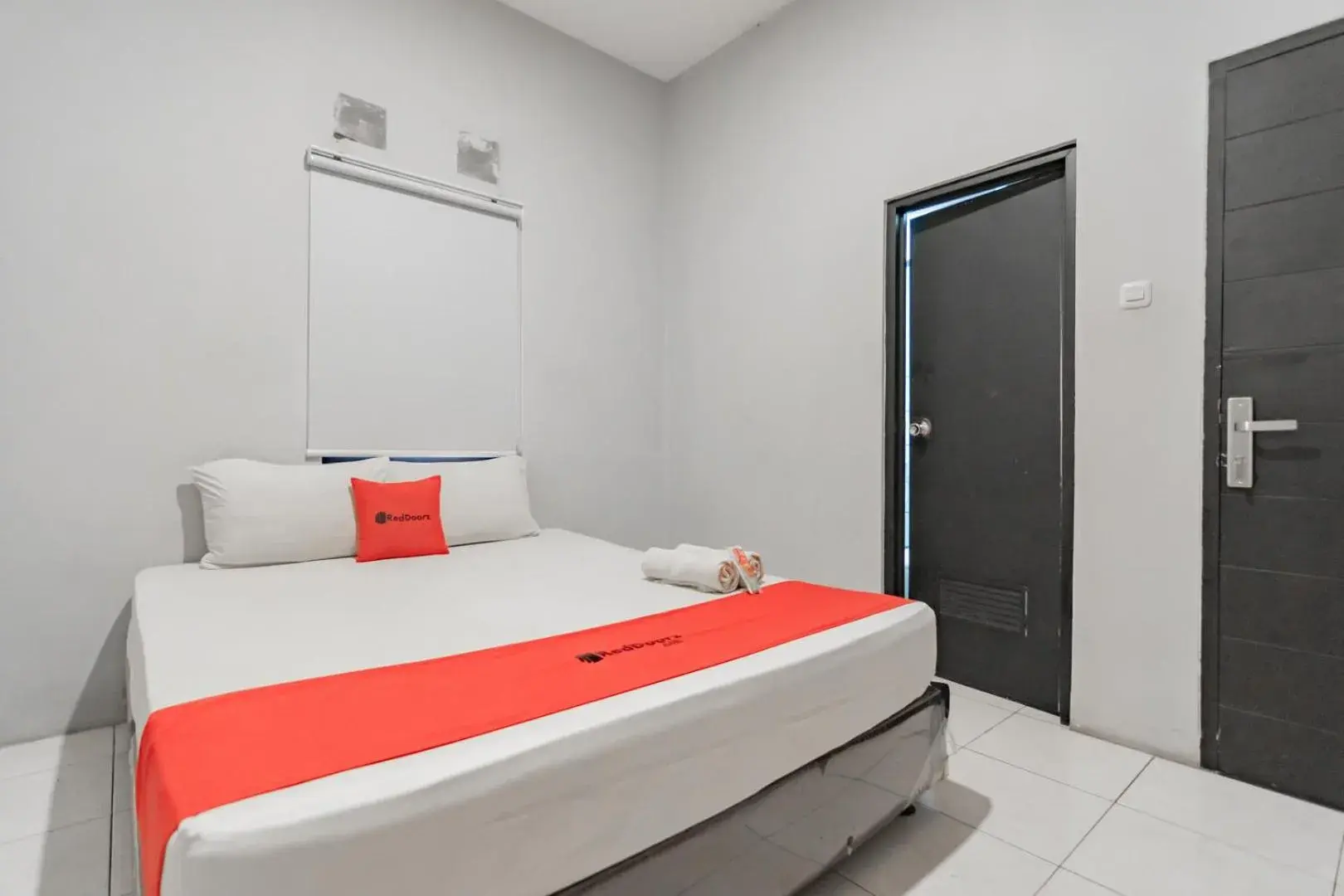 Bedroom, Bed in RedDoorz near Exit Toll Pasteur 4 Bedroom, Bed in RedDoorz near Exit Toll Pasteur 4