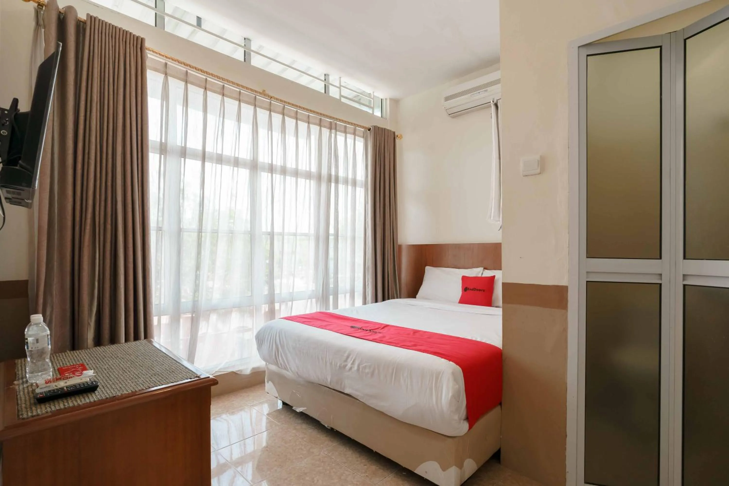 Bed in RedDoorz near Plaza Botania 1 Batam