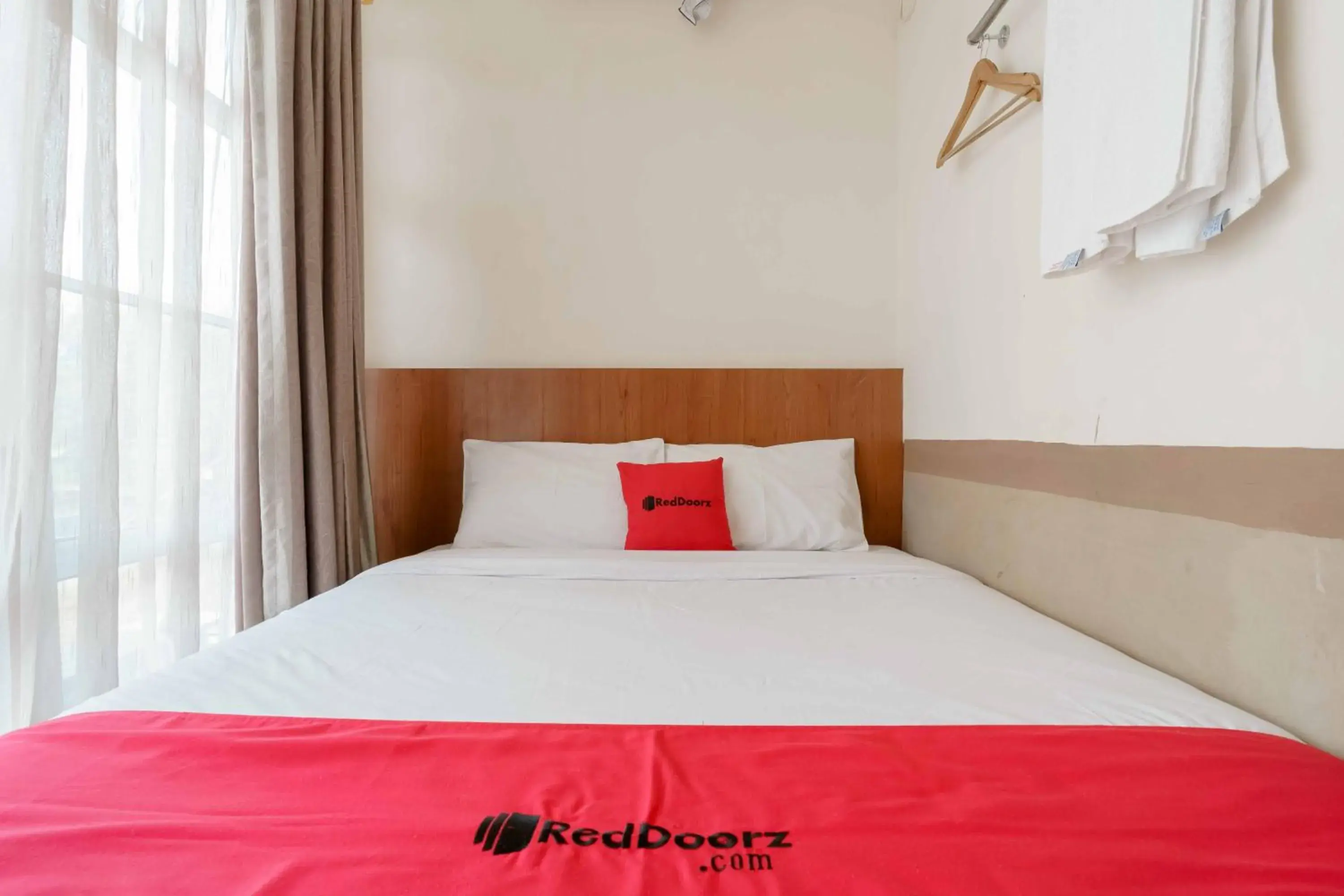 Bed in RedDoorz near Plaza Botania 1 Batam Bed in RedDoorz near Plaza Botania 1 Batam