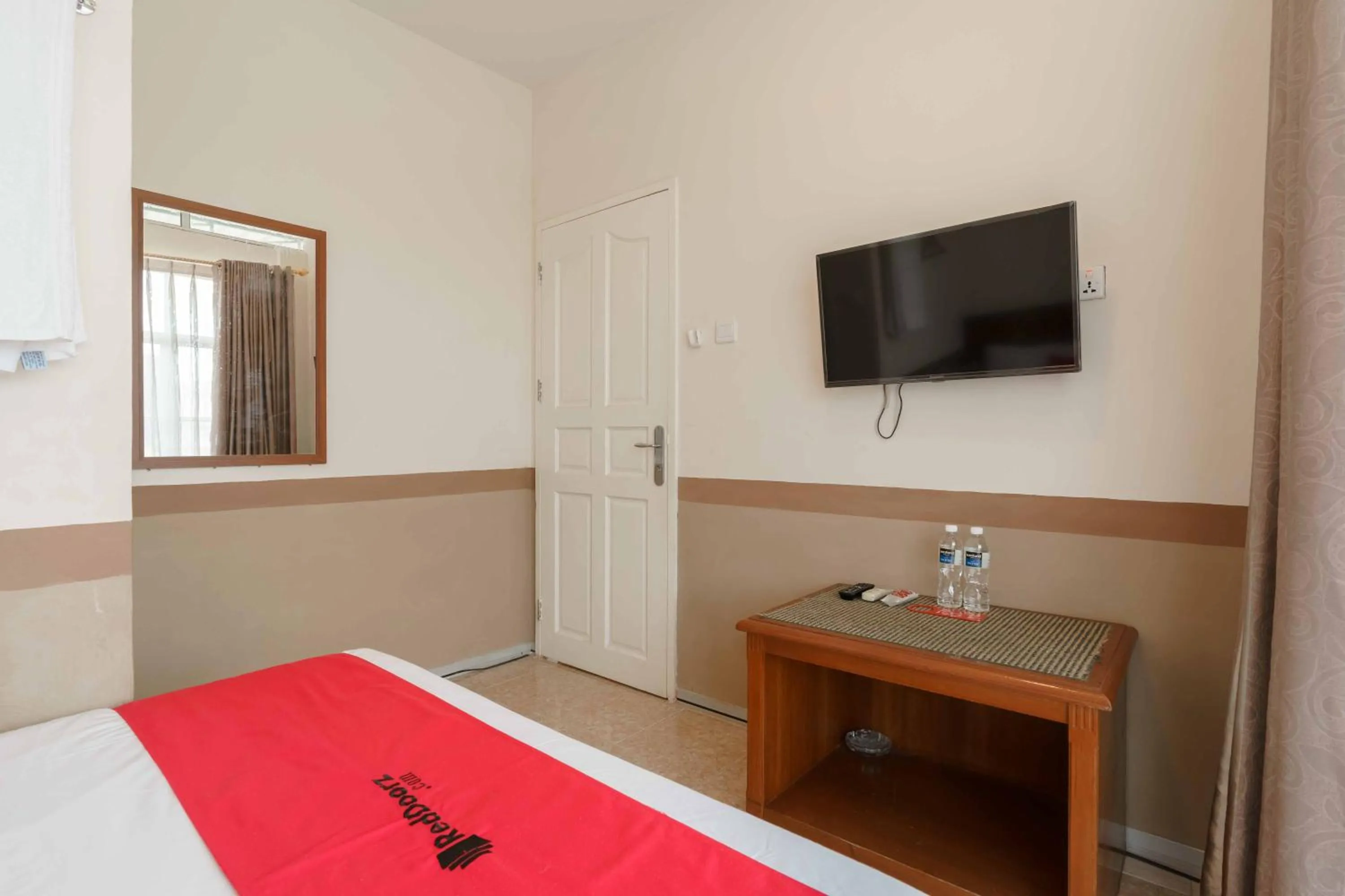 Bed in RedDoorz near Plaza Botania 1 Batam