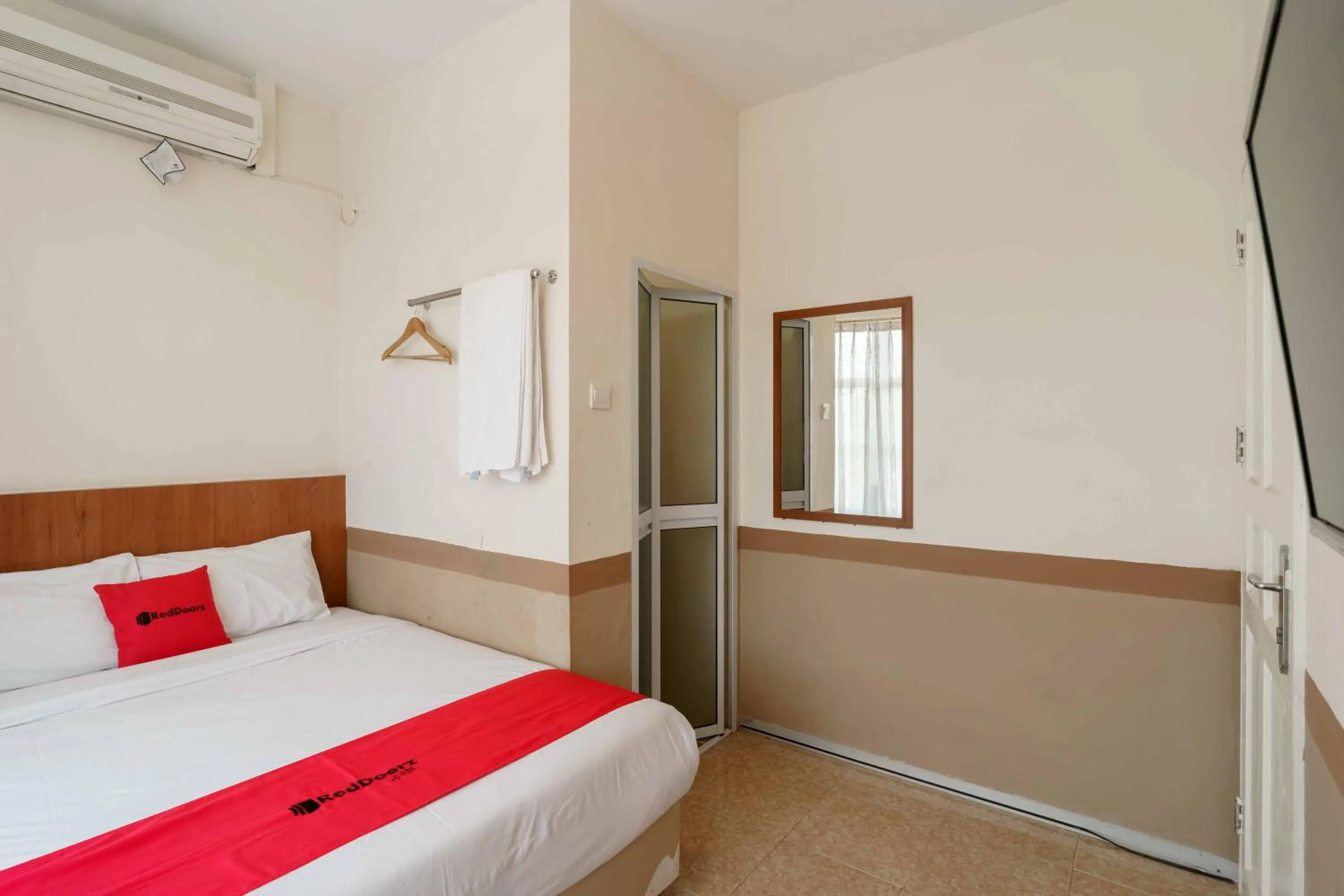 Bed in RedDoorz near Plaza Botania 1 Batam