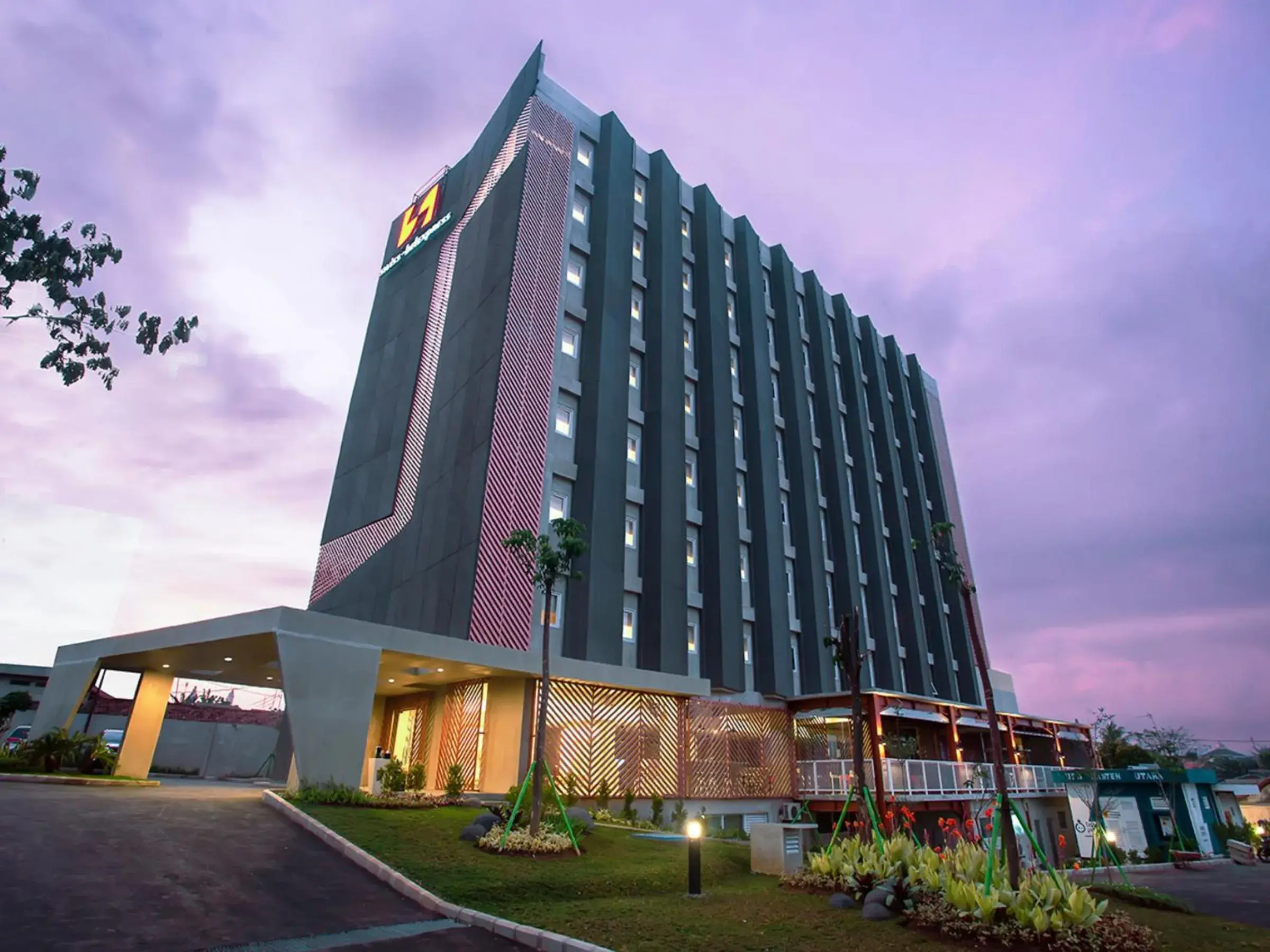 Property building in Swiss-Belexpress Cilegon Property building in Swiss-Belexpress Cilegon