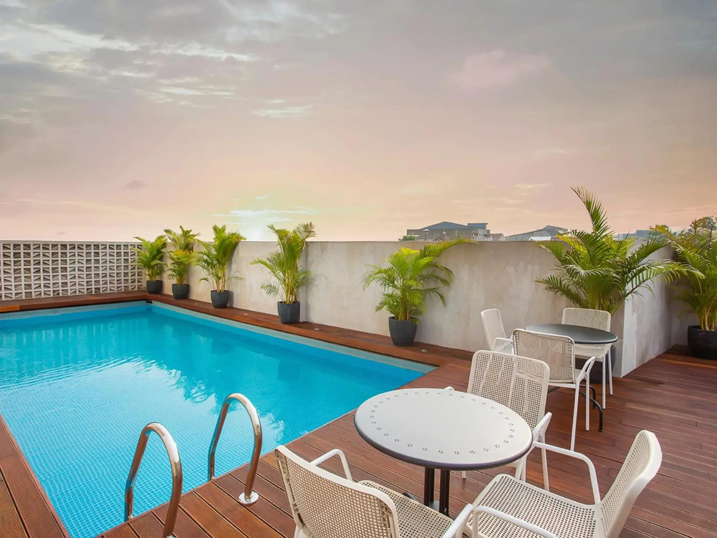 Swimming pool in Swiss-Belexpress Cilegon Swimming pool in Swiss-Belexpress Cilegon