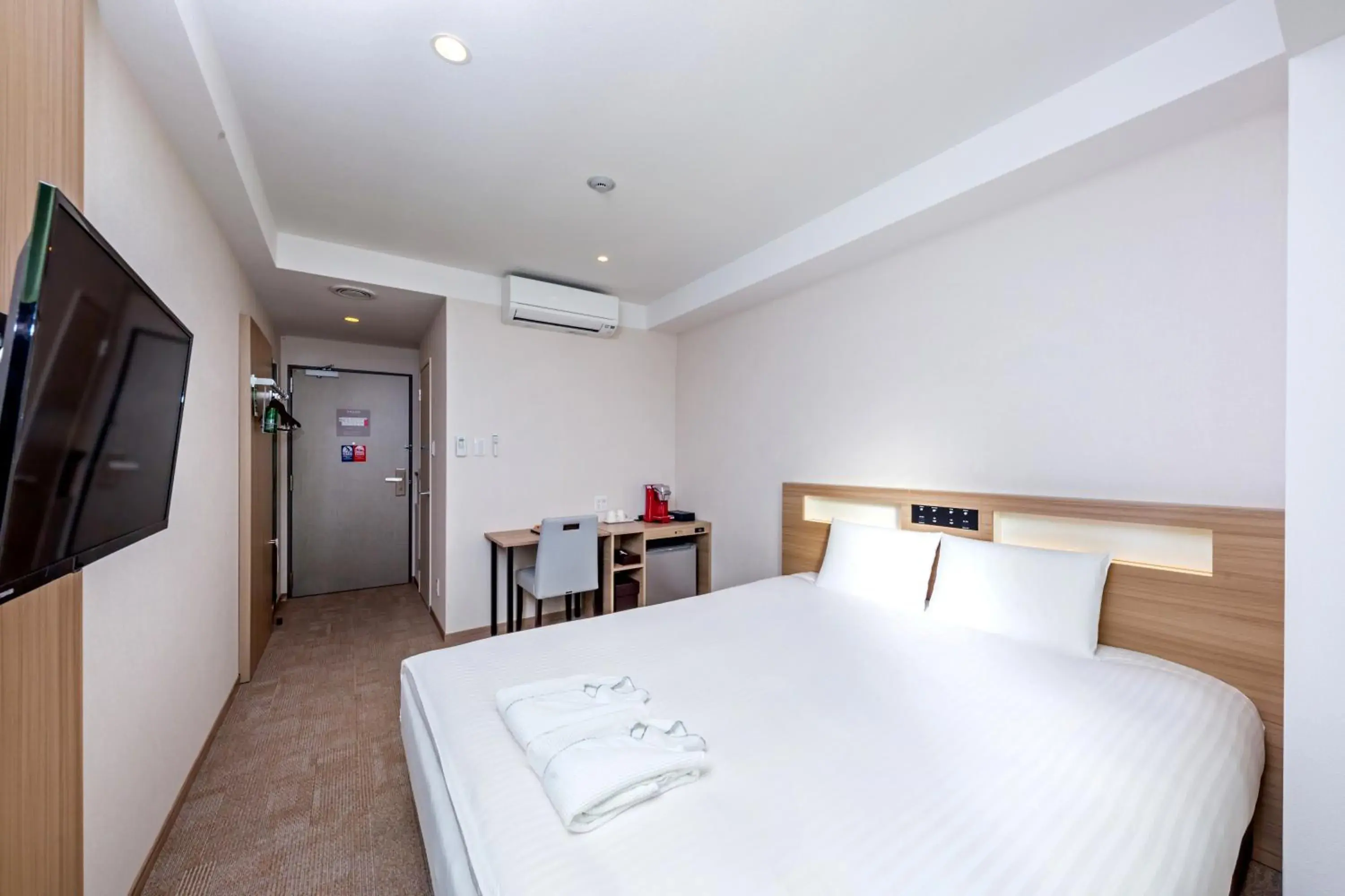 Photo of the whole room, Bed in HotelMeldia Shijokawaramachi Annex