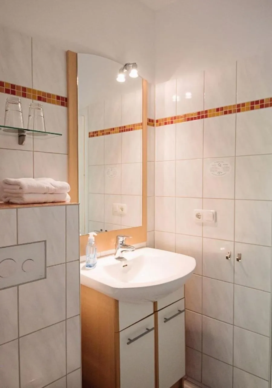 Toilet in Hotel-Pension Am Böhmepark