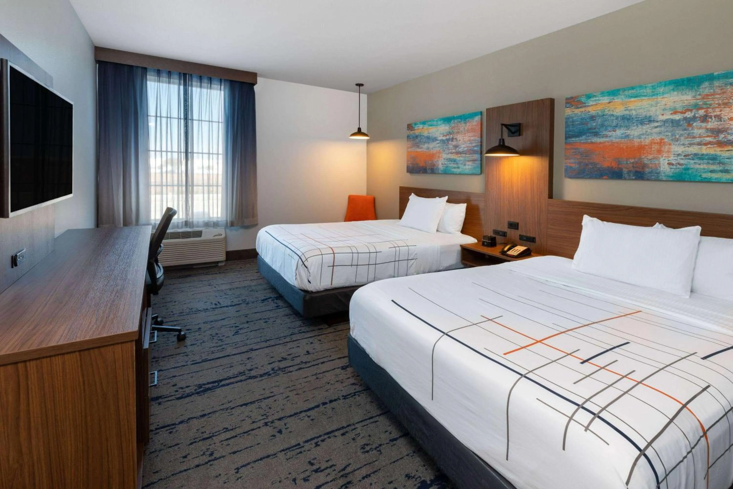 Photo of the whole room, Bed in La Quinta Inn & Suites by Wyndham Dallas - Frisco Stadium