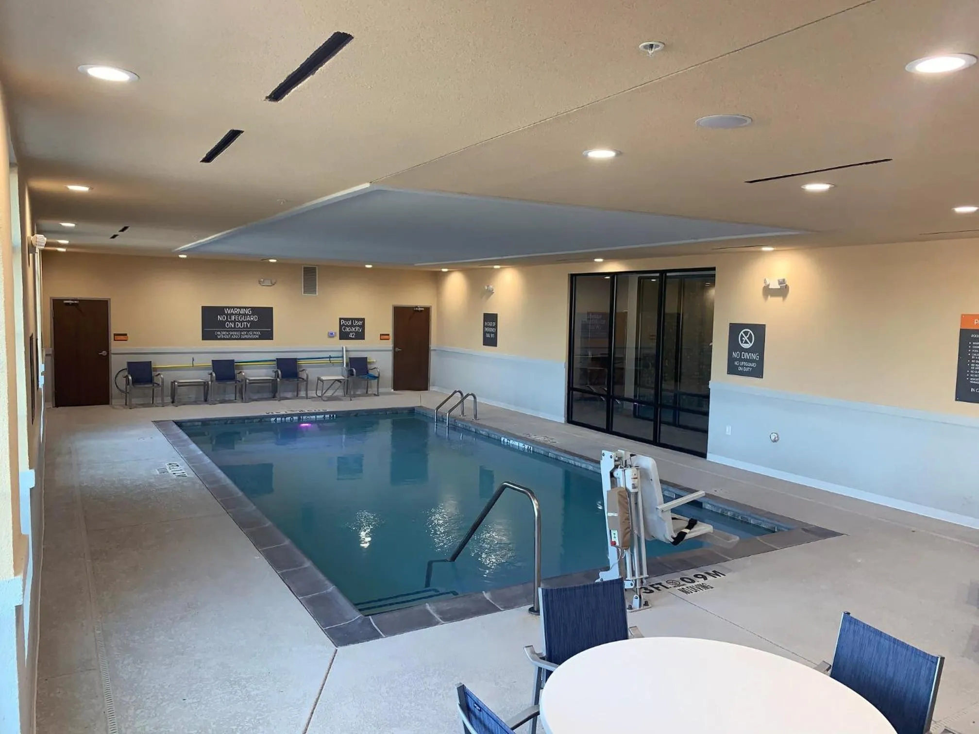 Swimming pool in La Quinta Inn & Suites by Wyndham Dallas - Frisco Stadium