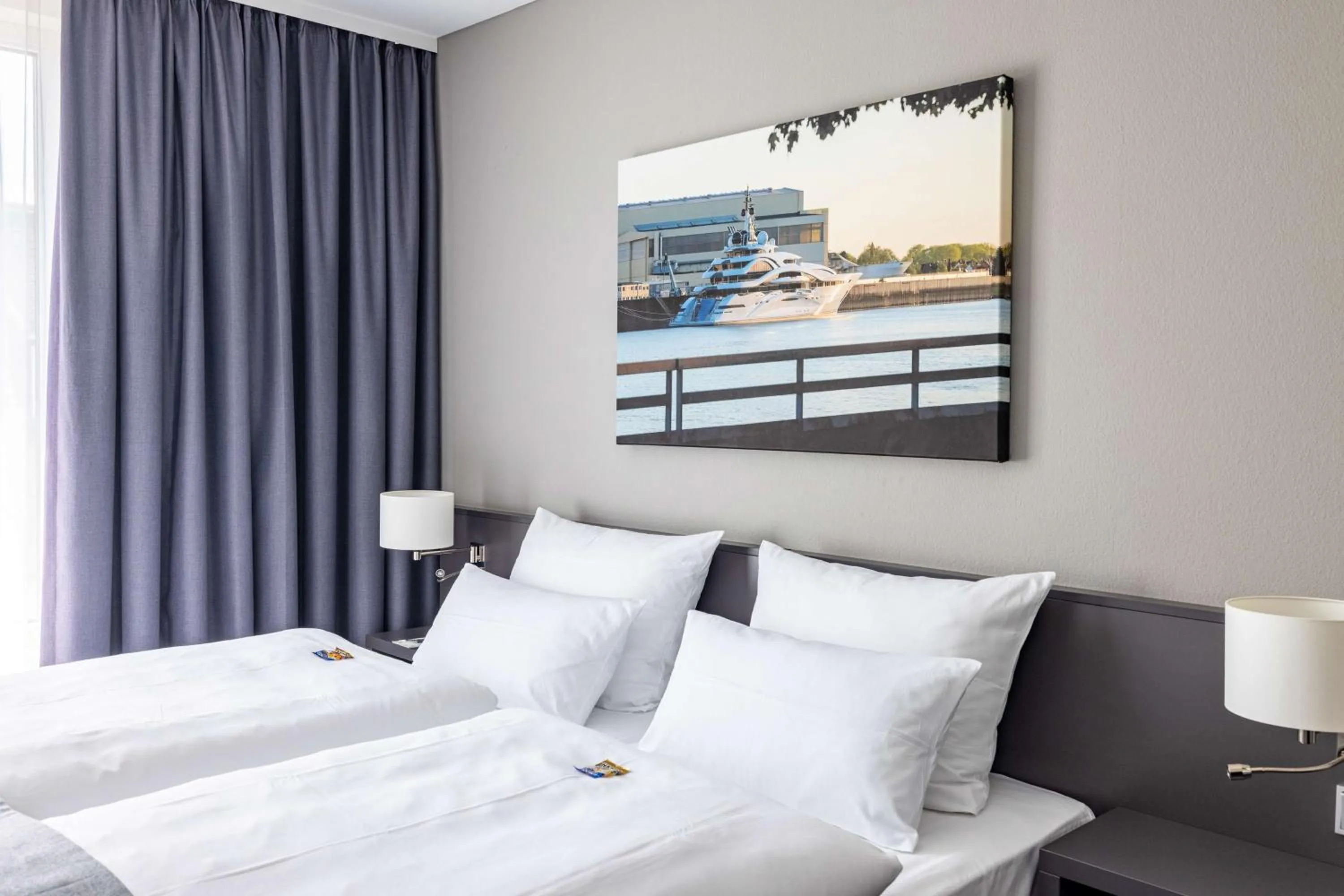 Bedroom, Bed in ATLANTIC Hotel Vegesack